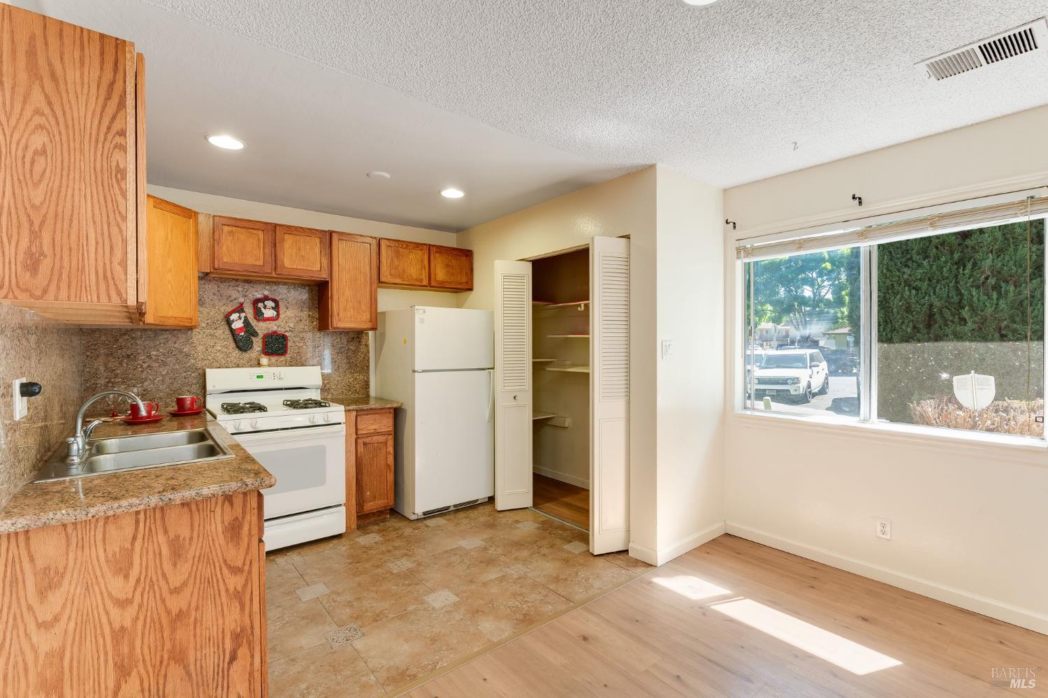 Detail Gallery Image 13 of 29 For 2404 Peppertree Ct #1,  Antioch,  CA 94509 - 2 Beds | 1 Baths