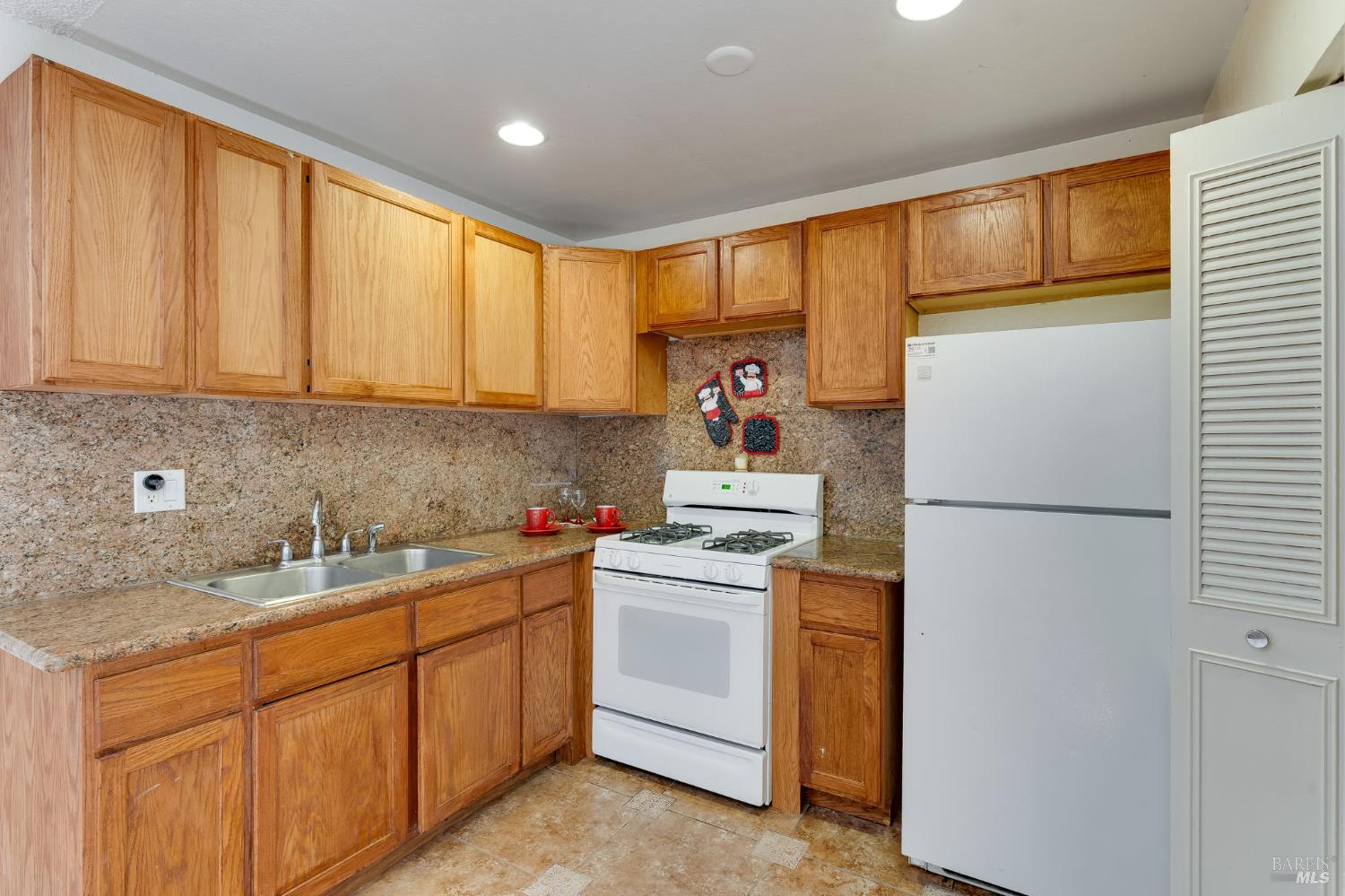 Detail Gallery Image 8 of 29 For 2404 Peppertree Ct #1,  Antioch,  CA 94509 - 2 Beds | 1 Baths