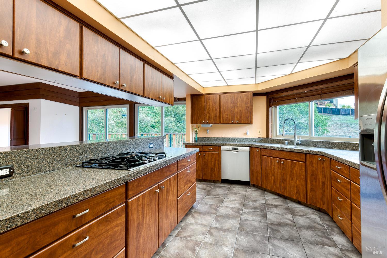 Detail Gallery Image 12 of 34 For 10 Robinhood Dr, Novato,  CA 94945 - 4 Beds | 3/1 Baths