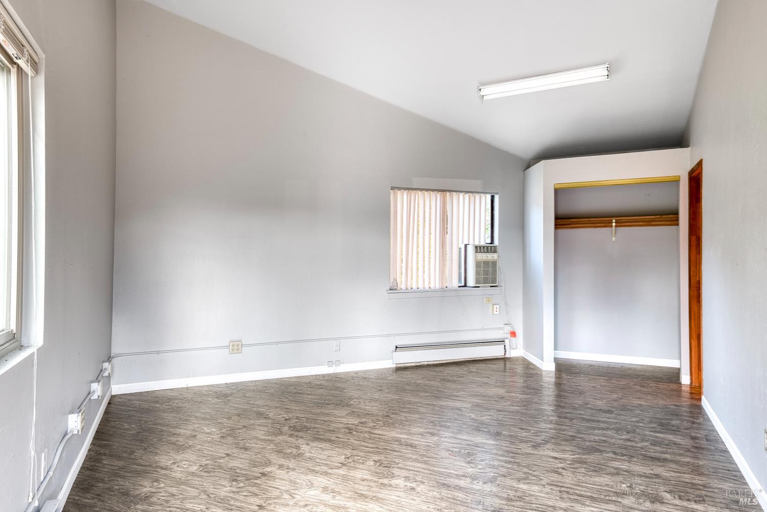 Detail Gallery Image 33 of 34 For 10 Robinhood Dr, Novato,  CA 94945 - 4 Beds | 3/1 Baths