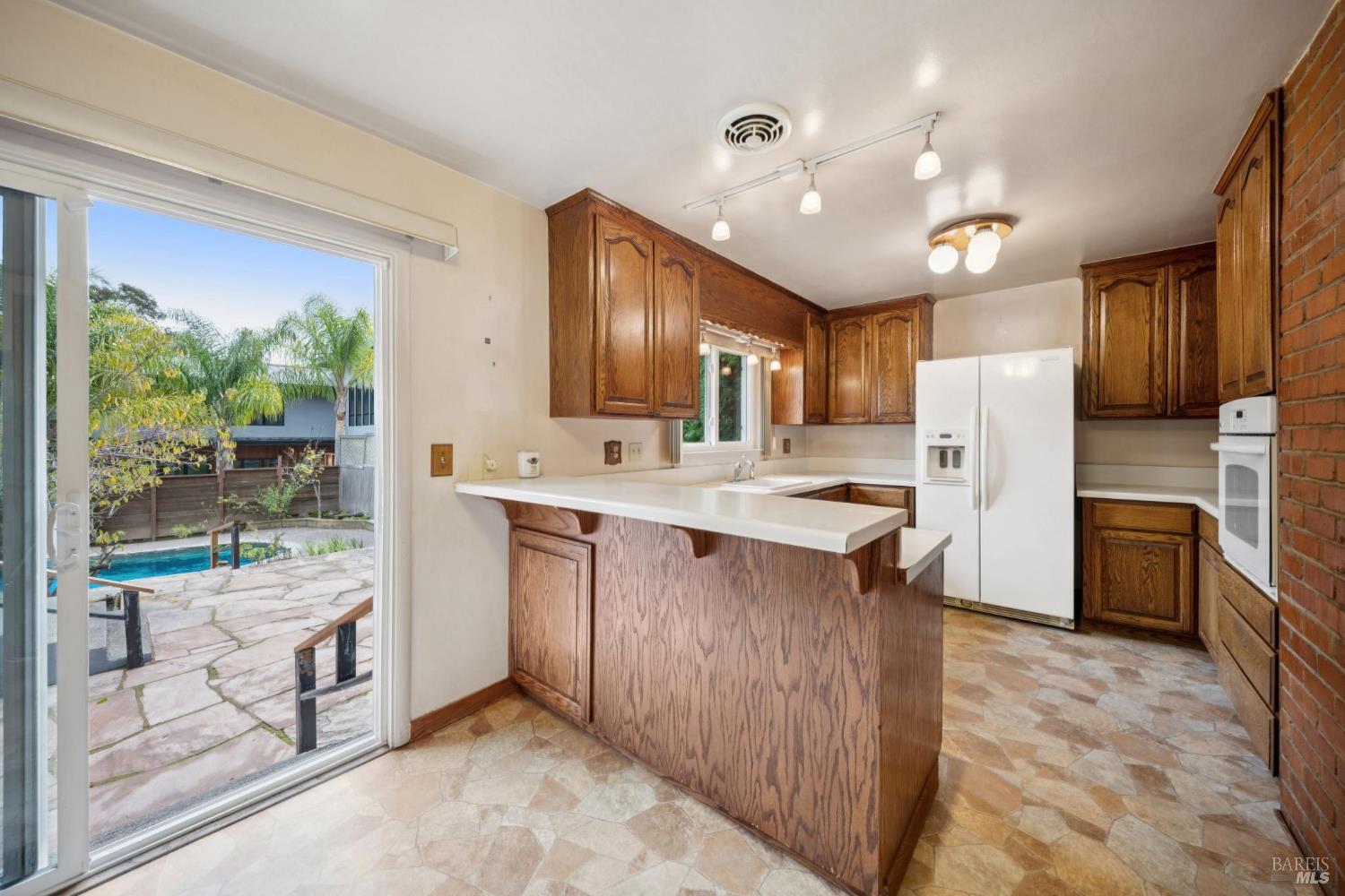 Detail Gallery Image 14 of 47 For 6 Madrona St, San Rafael,  CA 94901 - 3 Beds | 2 Baths