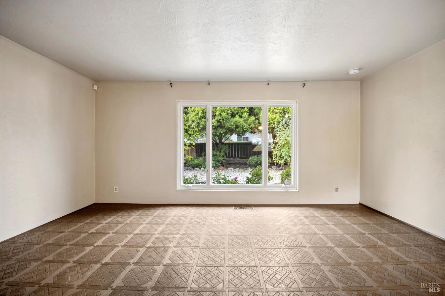 Detail Gallery Image 10 of 47 For 6 Madrona St, San Rafael,  CA 94901 - 3 Beds | 2 Baths