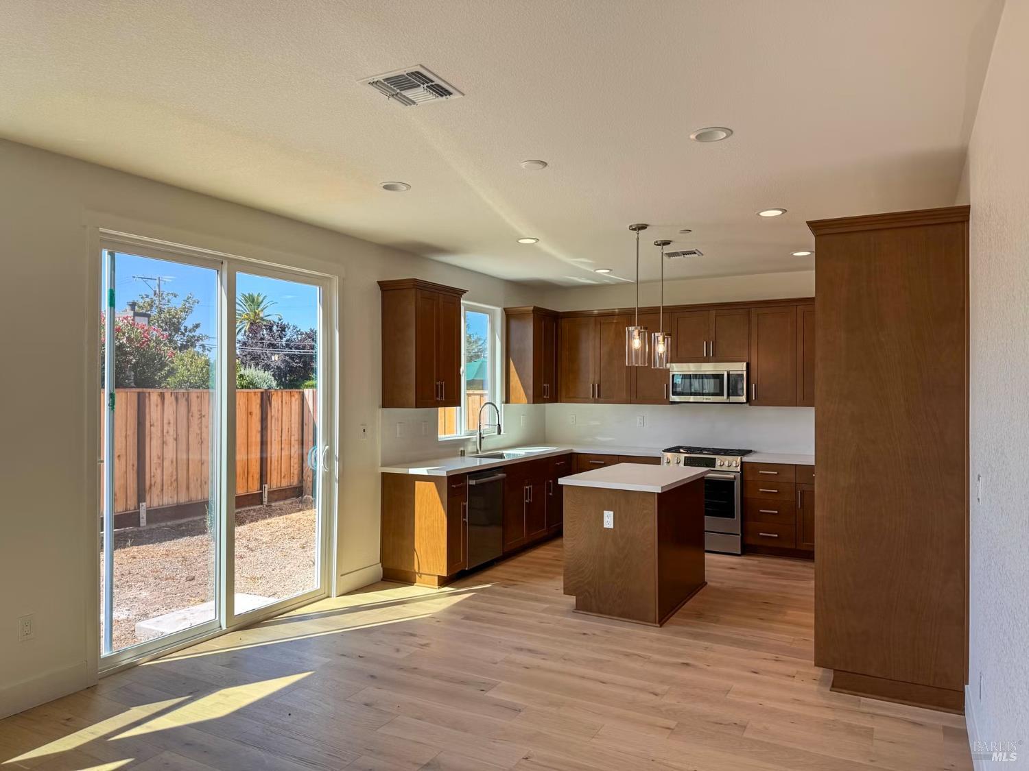 487 Sanchez Court photo 3