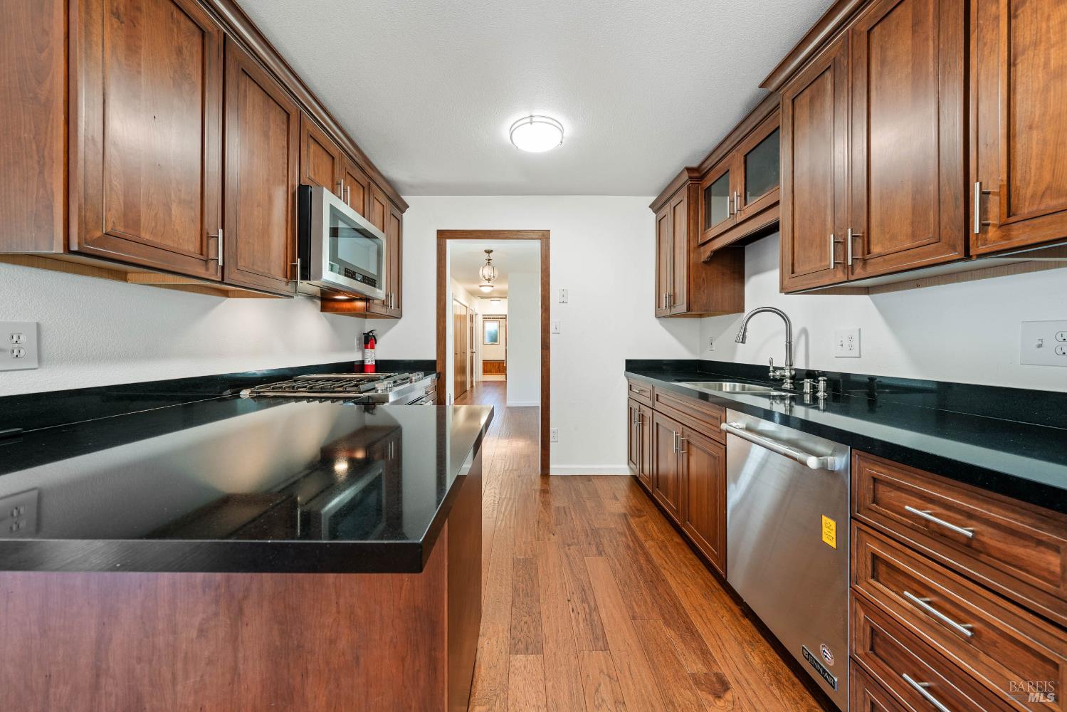 Detail Gallery Image 10 of 64 For 464 Nokomis Dr, Ukiah,  CA 95482 - 3 Beds | 1/1 Baths