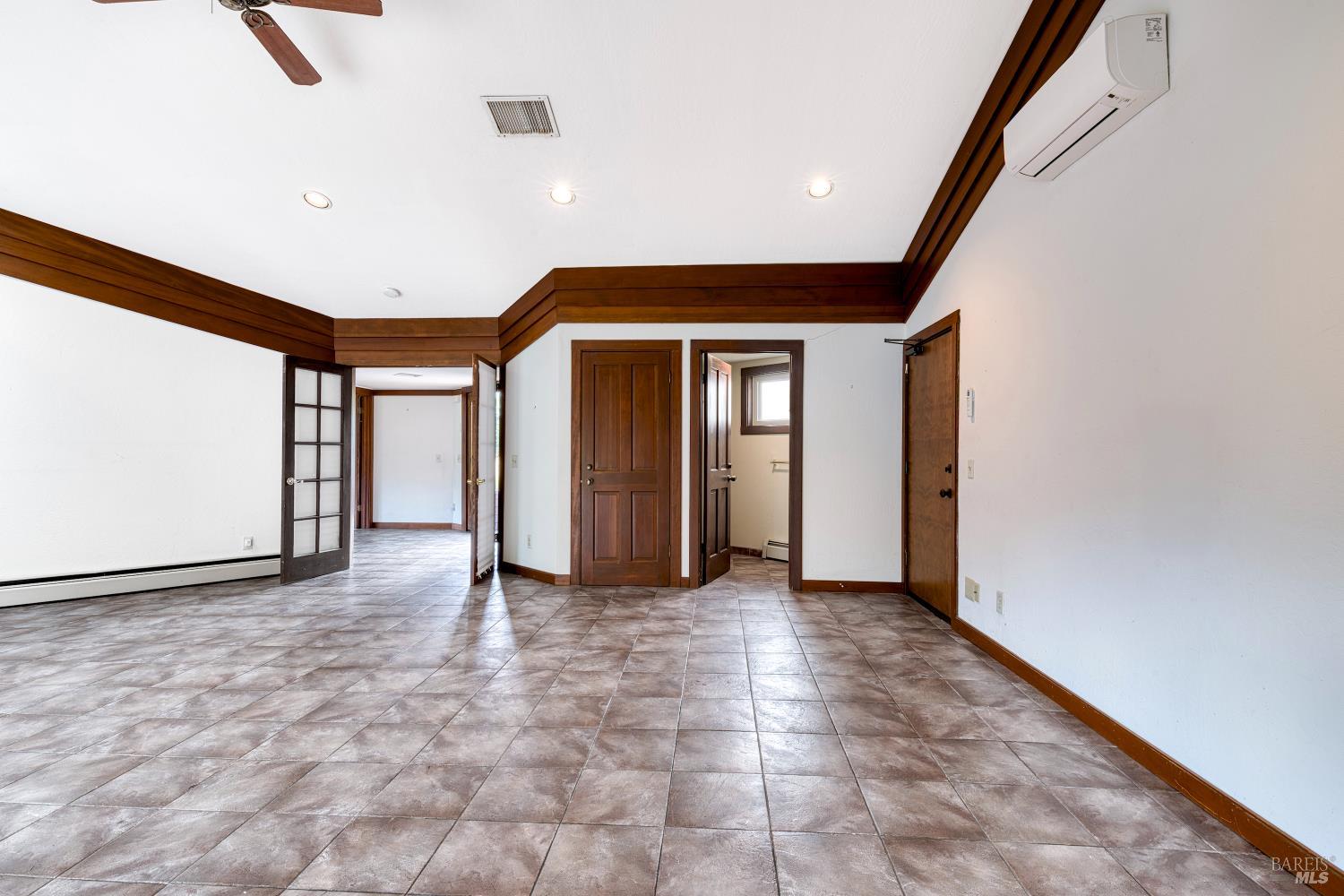 Detail Gallery Image 18 of 34 For 10 Robinhood Dr, Novato,  CA 94945 - 4 Beds | 3/1 Baths