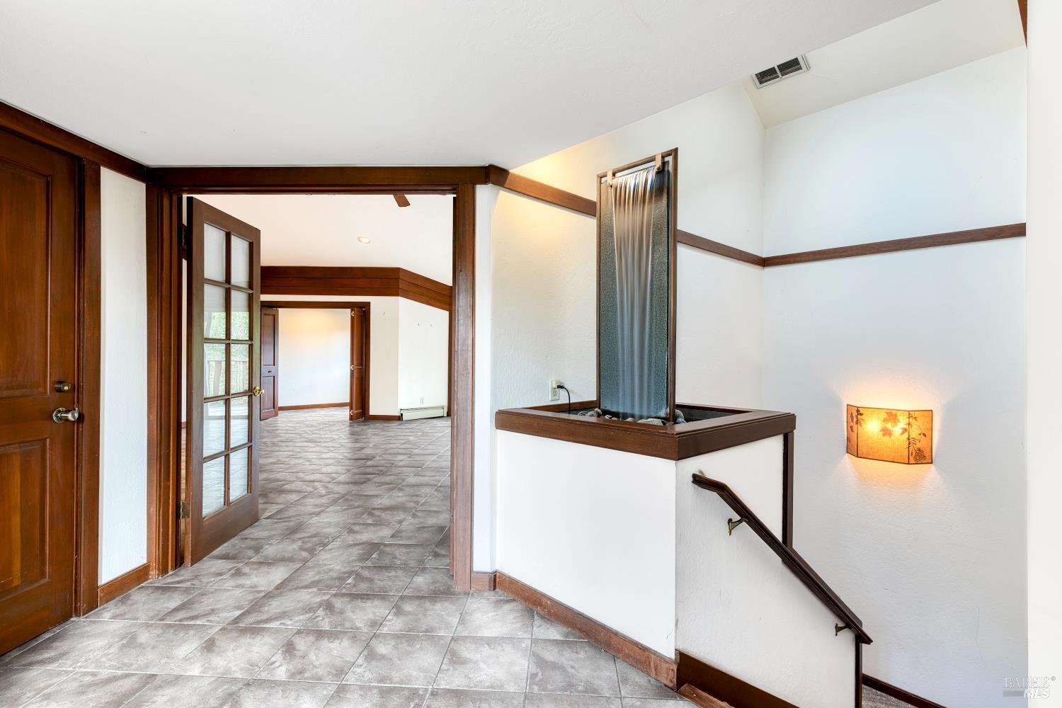 Detail Gallery Image 6 of 34 For 10 Robinhood Dr, Novato,  CA 94945 - 4 Beds | 3/1 Baths