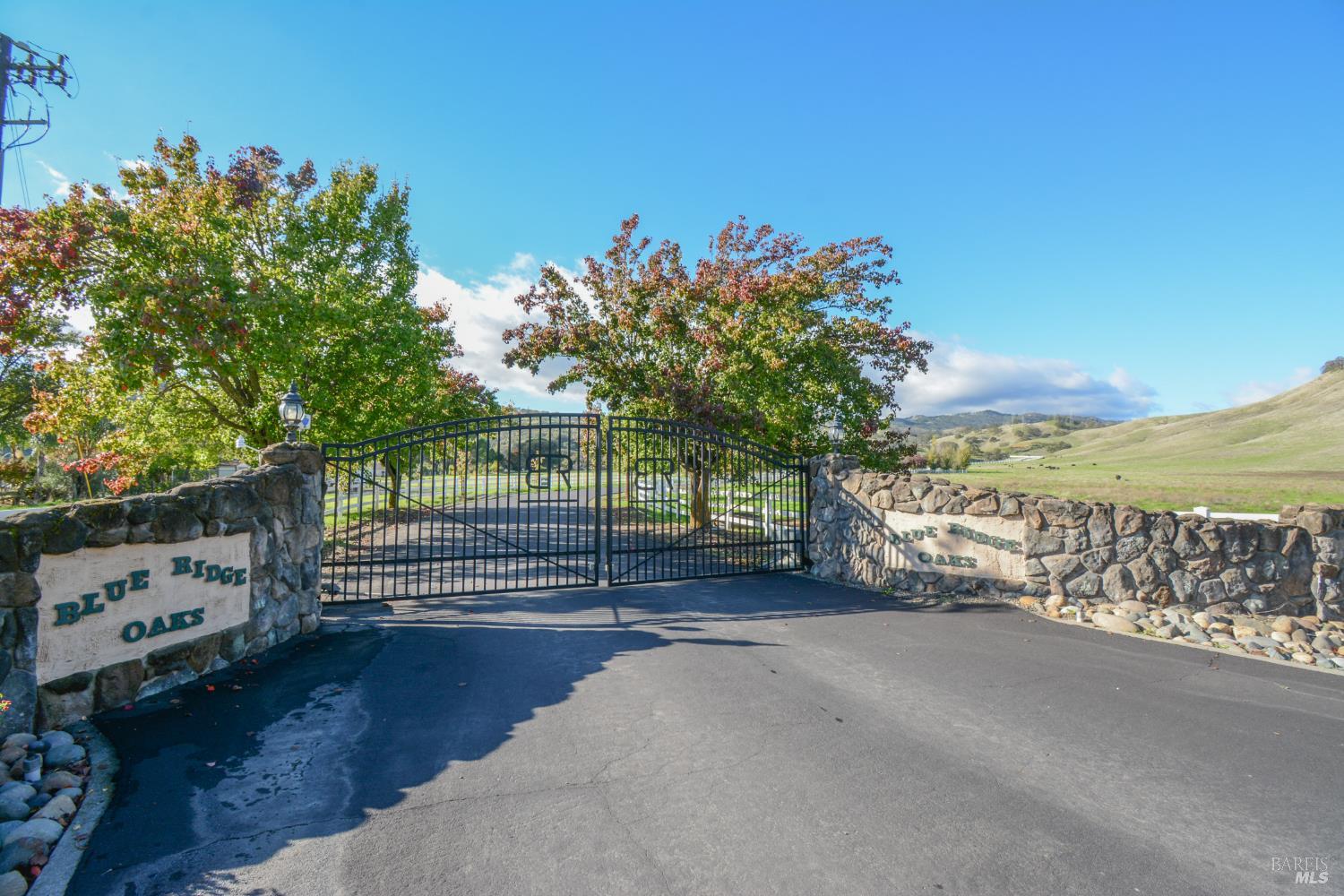 Detail Gallery Image 2 of 99 For 3368 Hidden Valley Ln, Fairfield,  CA 94534 - 4 Beds | 3/1 Baths