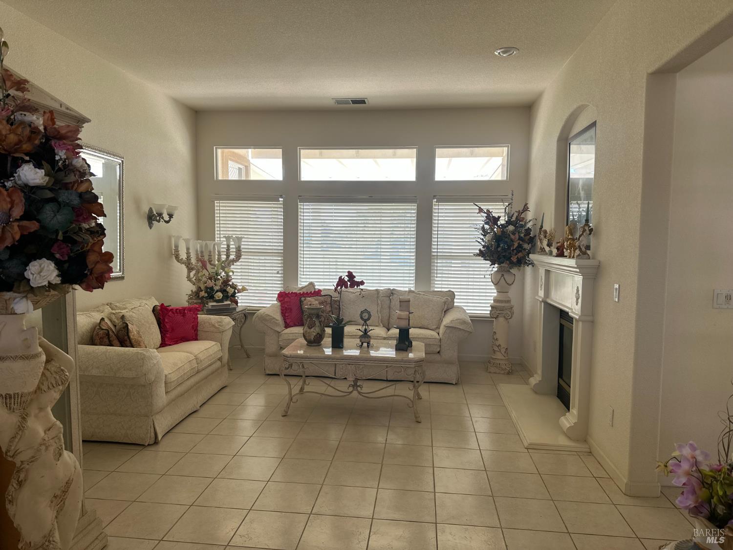 Detail Gallery Image 3 of 7 For 1074 Waterwood Dr, Rio Vista,  CA 94571 - 2 Beds | 2/1 Baths