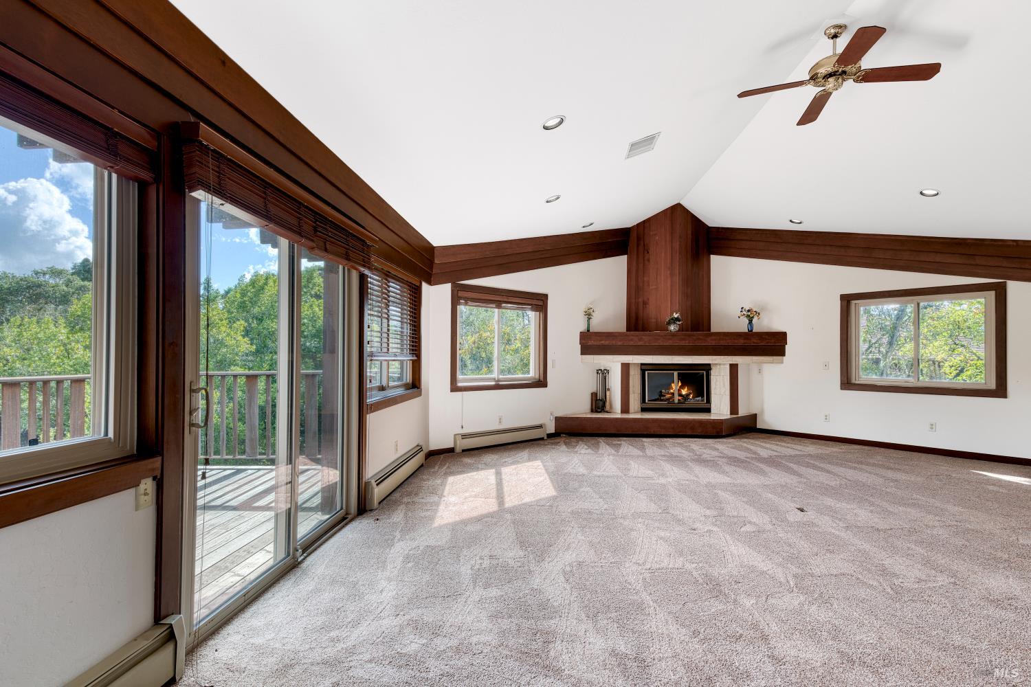 Detail Gallery Image 9 of 34 For 10 Robinhood Dr, Novato,  CA 94945 - 4 Beds | 3/1 Baths