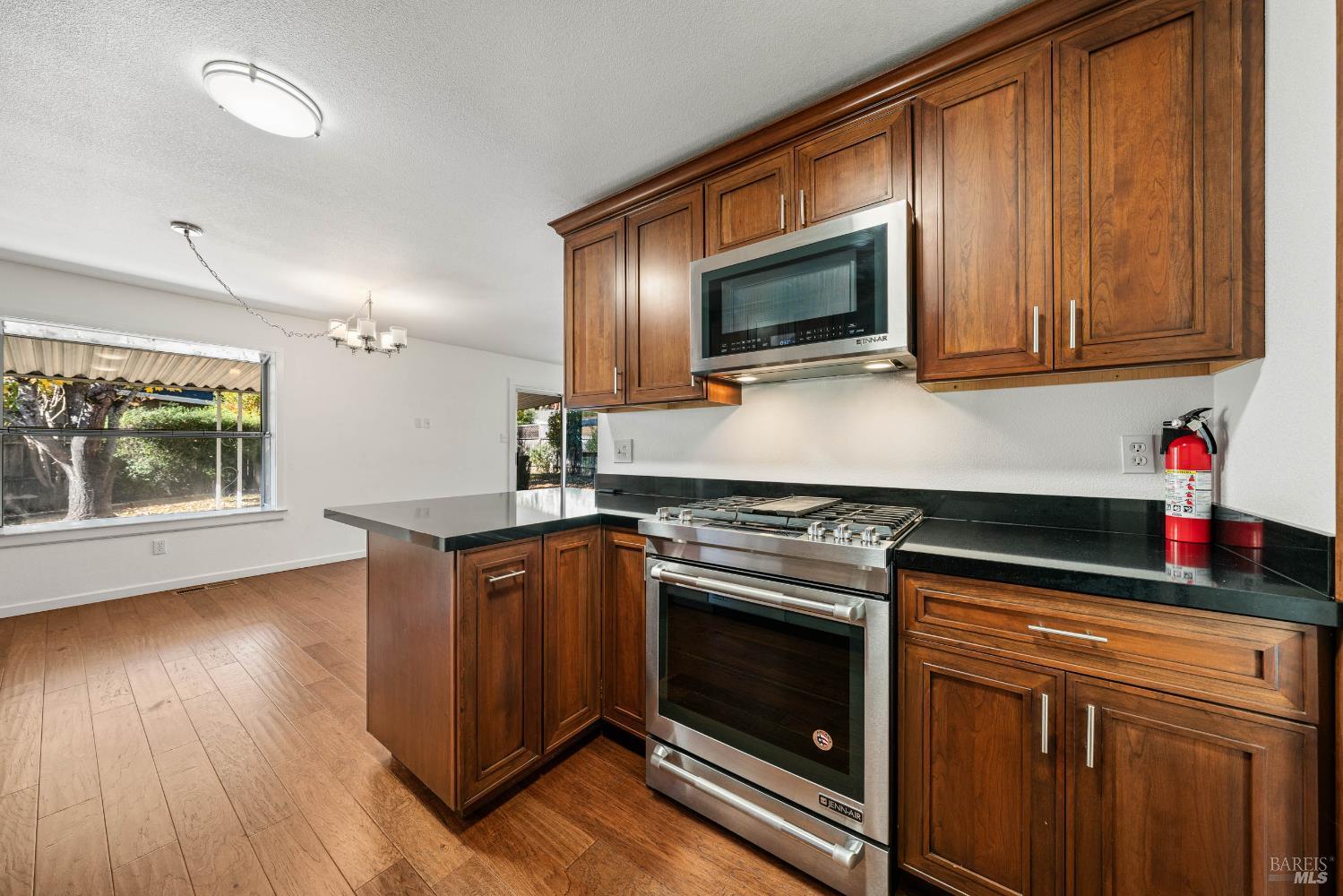 Detail Gallery Image 12 of 64 For 464 Nokomis Dr, Ukiah,  CA 95482 - 3 Beds | 1/1 Baths