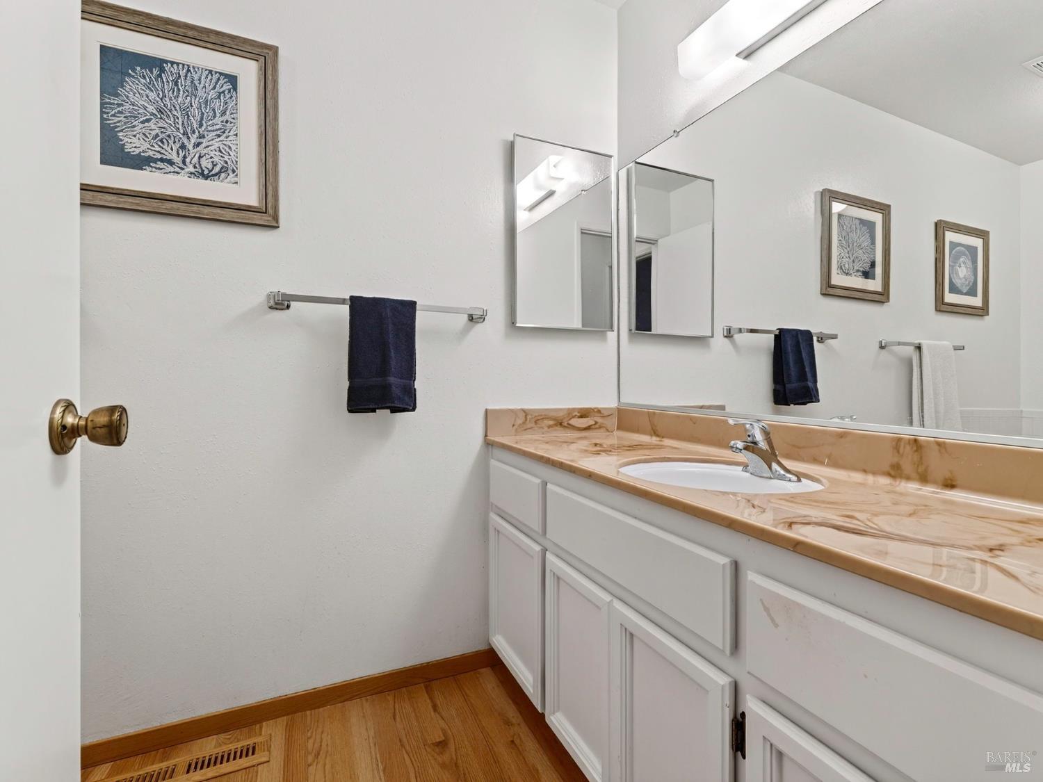 Detail Gallery Image 11 of 58 For 330 Orchard St, Healdsburg,  CA 95448 - 2 Beds | 2 Baths