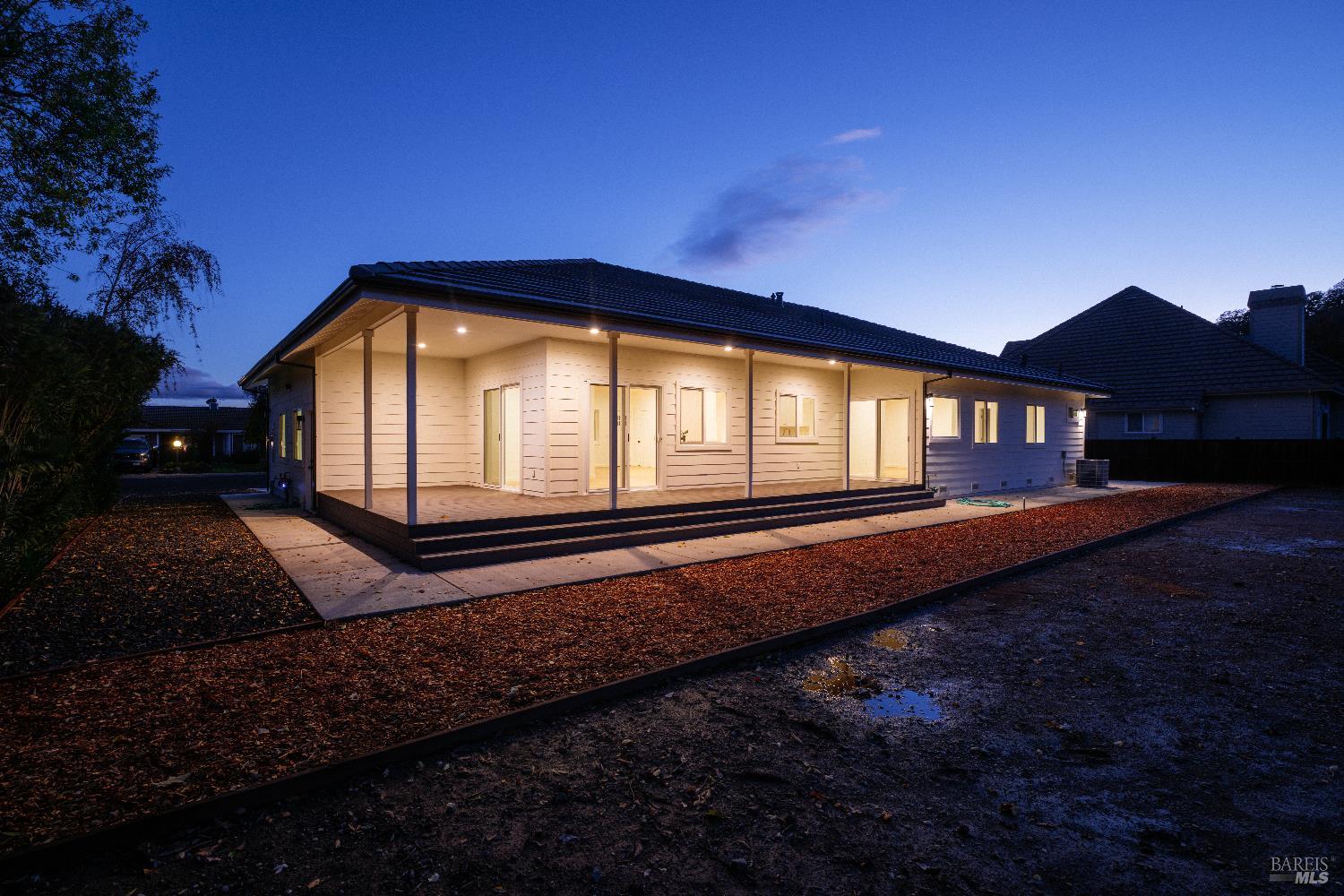 Detail Gallery Image 14 of 56 For 8388 Paradise Lagoon Dr, Lucerne,  CA 95458 - 3 Beds | 3 Baths