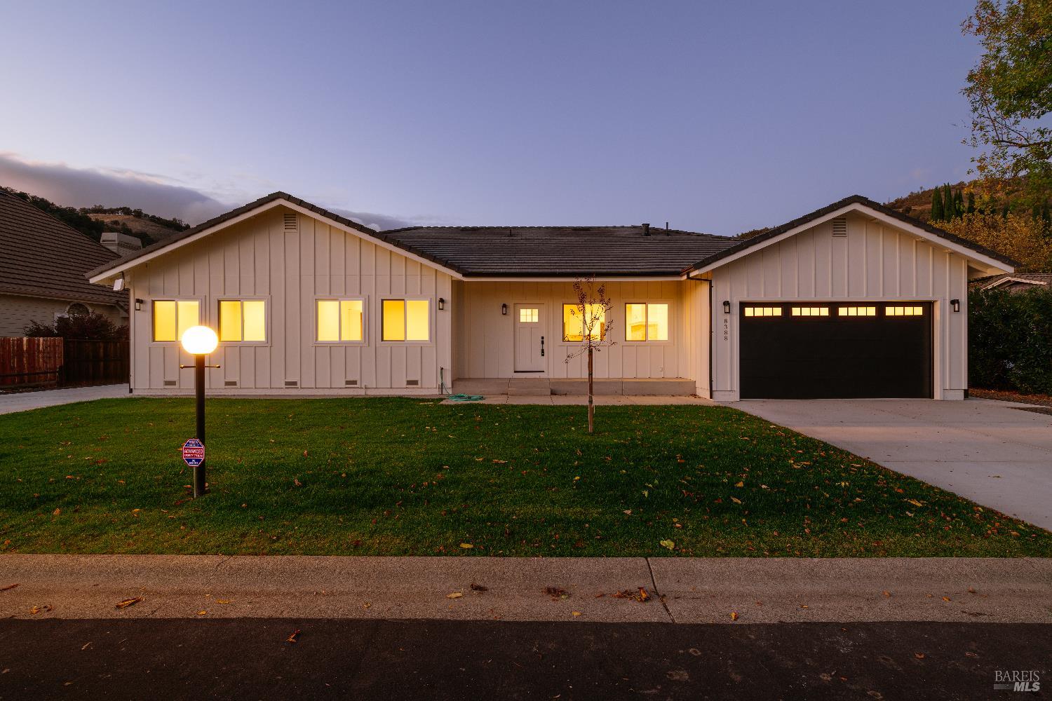 Detail Gallery Image 10 of 56 For 8388 Paradise Lagoon Dr, Lucerne,  CA 95458 - 3 Beds | 3 Baths