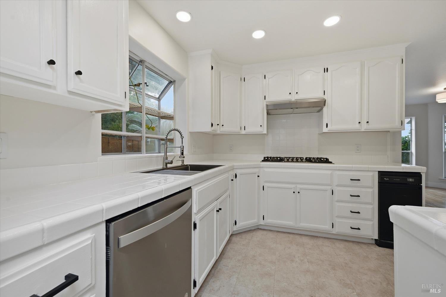 Detail Gallery Image 17 of 57 For 1395 N Grove Ct, Saint Helena,  CA 94574 - 3 Beds | 2/1 Baths