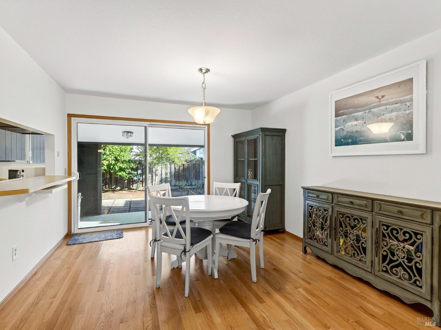 Detail Gallery Image 8 of 58 For 330 Orchard St, Healdsburg,  CA 95448 - 2 Beds | 2 Baths