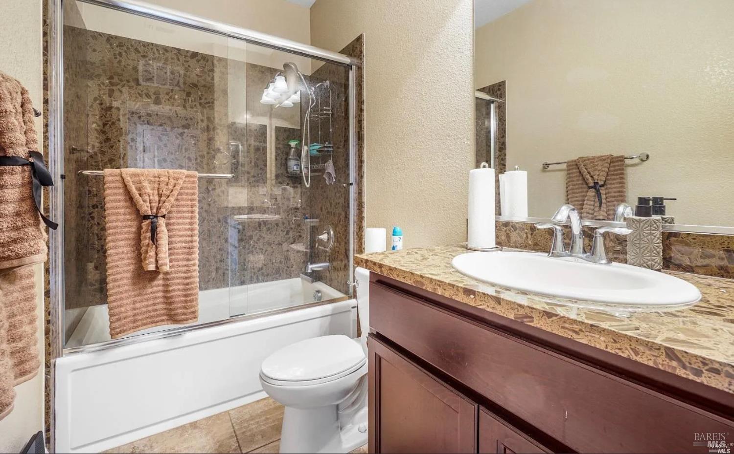 Detail Gallery Image 3 of 25 For 130 Clematis St, Vacaville,  CA 95687 - 3 Beds | 2 Baths