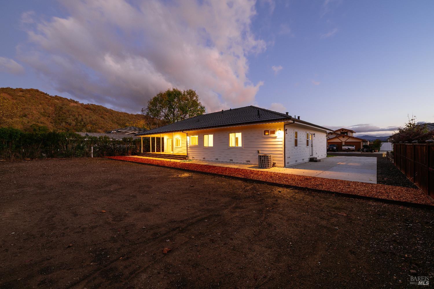 Detail Gallery Image 17 of 56 For 8388 Paradise Lagoon Dr, Lucerne,  CA 95458 - 3 Beds | 3 Baths