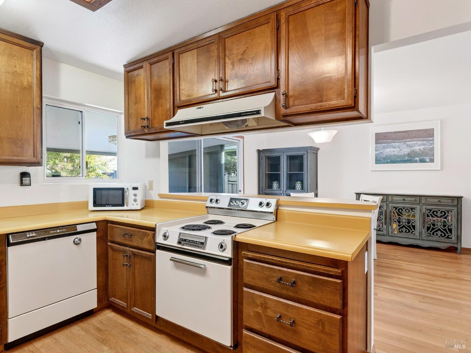 Detail Gallery Image 30 of 58 For 330 Orchard St, Healdsburg,  CA 95448 - 2 Beds | 2 Baths