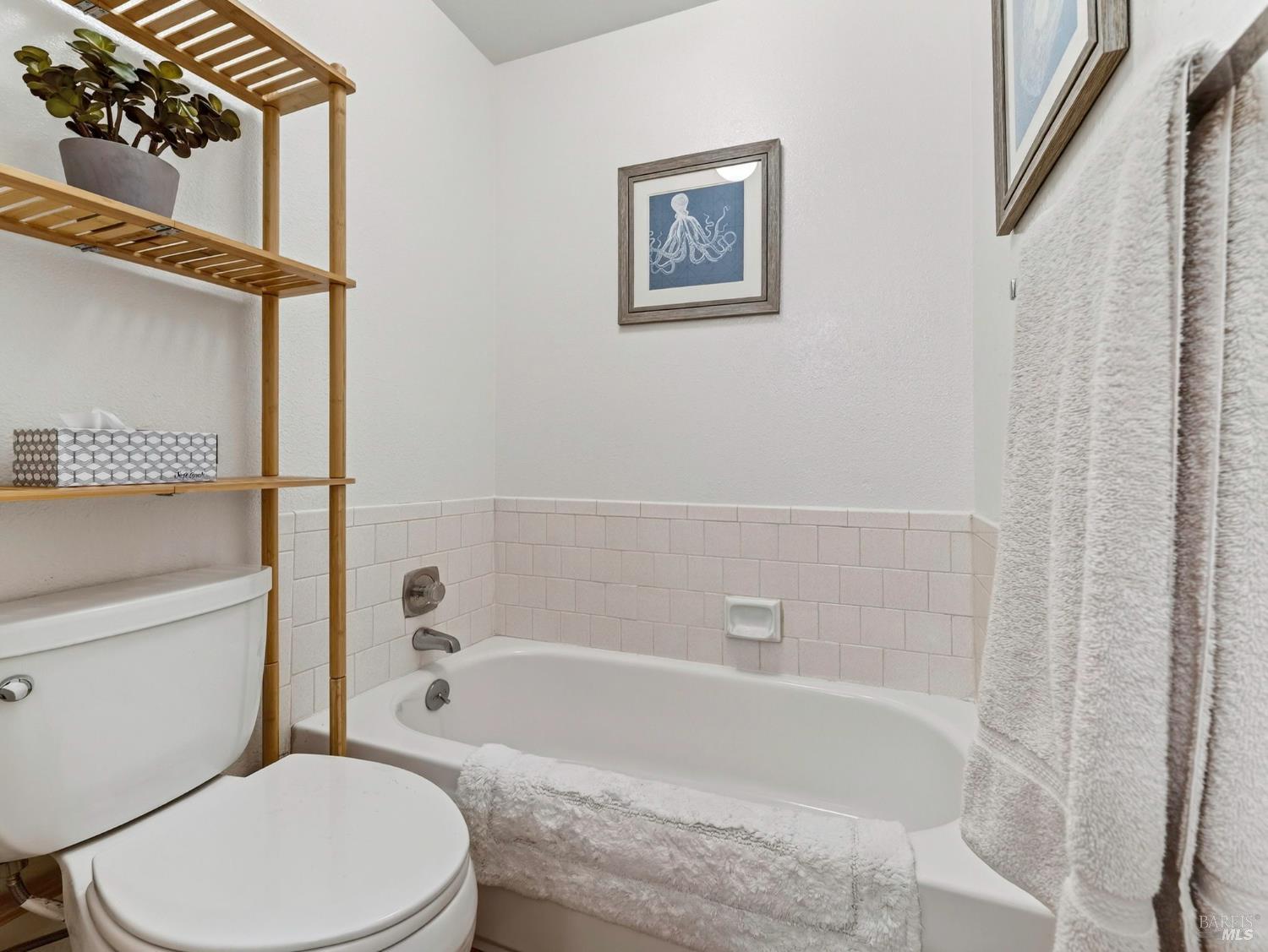 Detail Gallery Image 36 of 58 For 330 Orchard St, Healdsburg,  CA 95448 - 2 Beds | 2 Baths