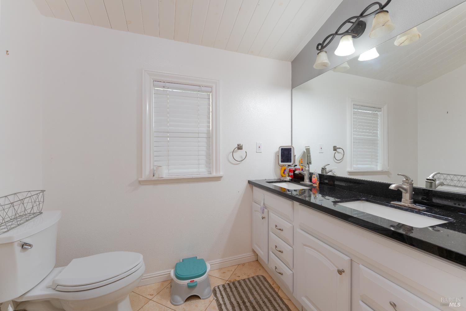 Detail Gallery Image 10 of 44 For 2580 Center Valley Rd, Willits,  CA 95490 - 3 Beds | 2 Baths