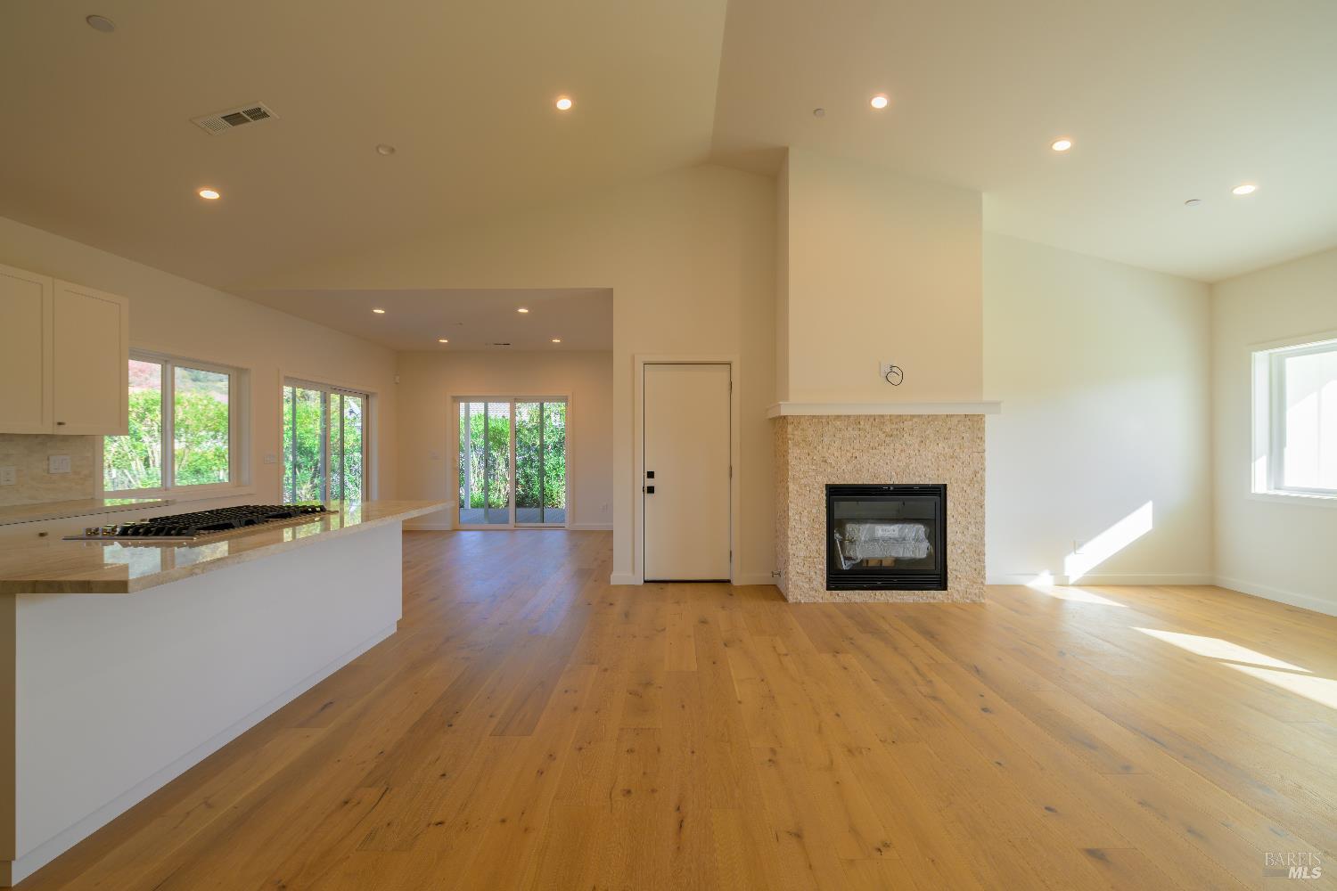 Detail Gallery Image 33 of 56 For 8388 Paradise Lagoon Dr, Lucerne,  CA 95458 - 3 Beds | 3 Baths