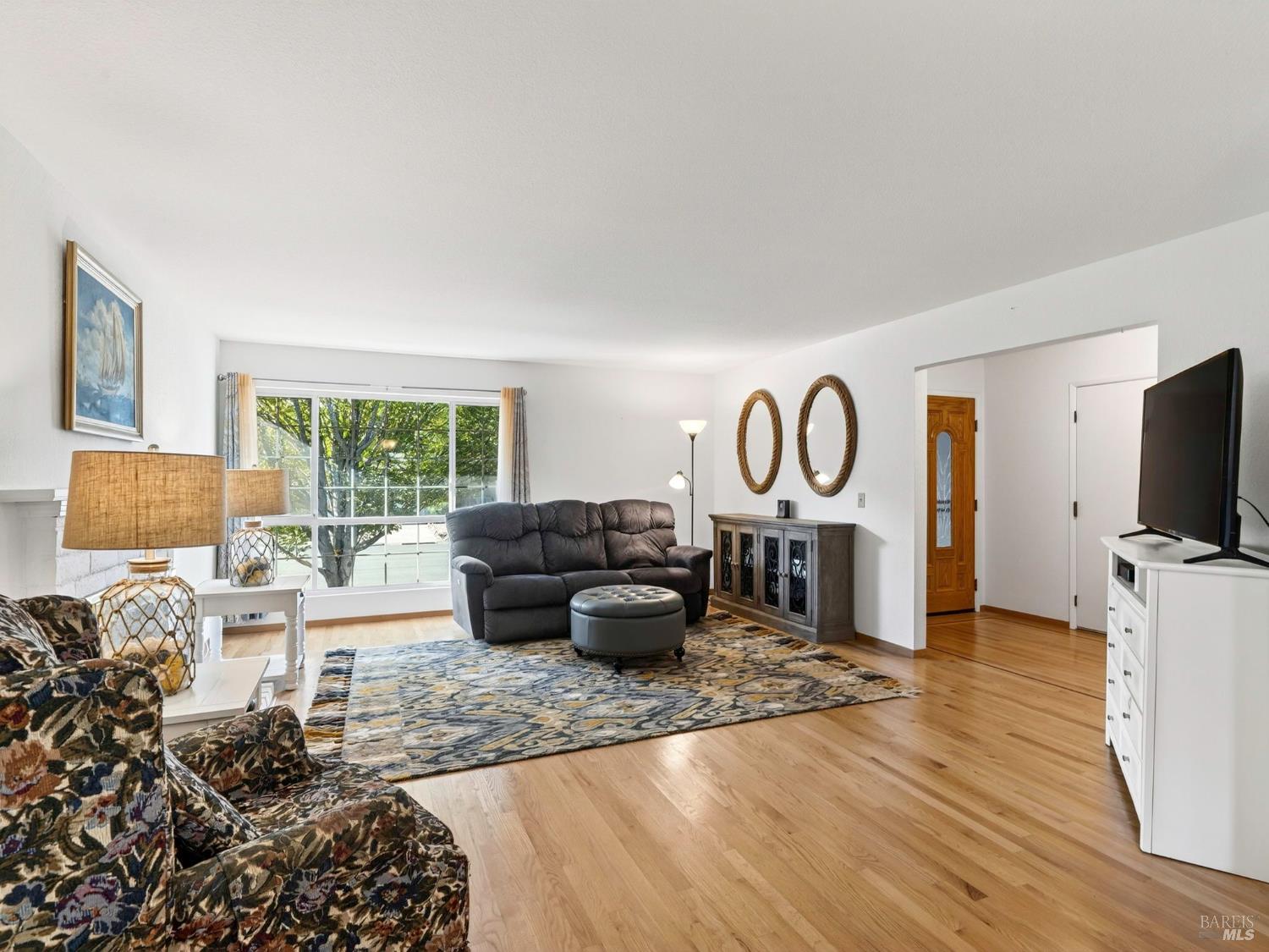 Detail Gallery Image 3 of 58 For 330 Orchard St, Healdsburg,  CA 95448 - 2 Beds | 2 Baths