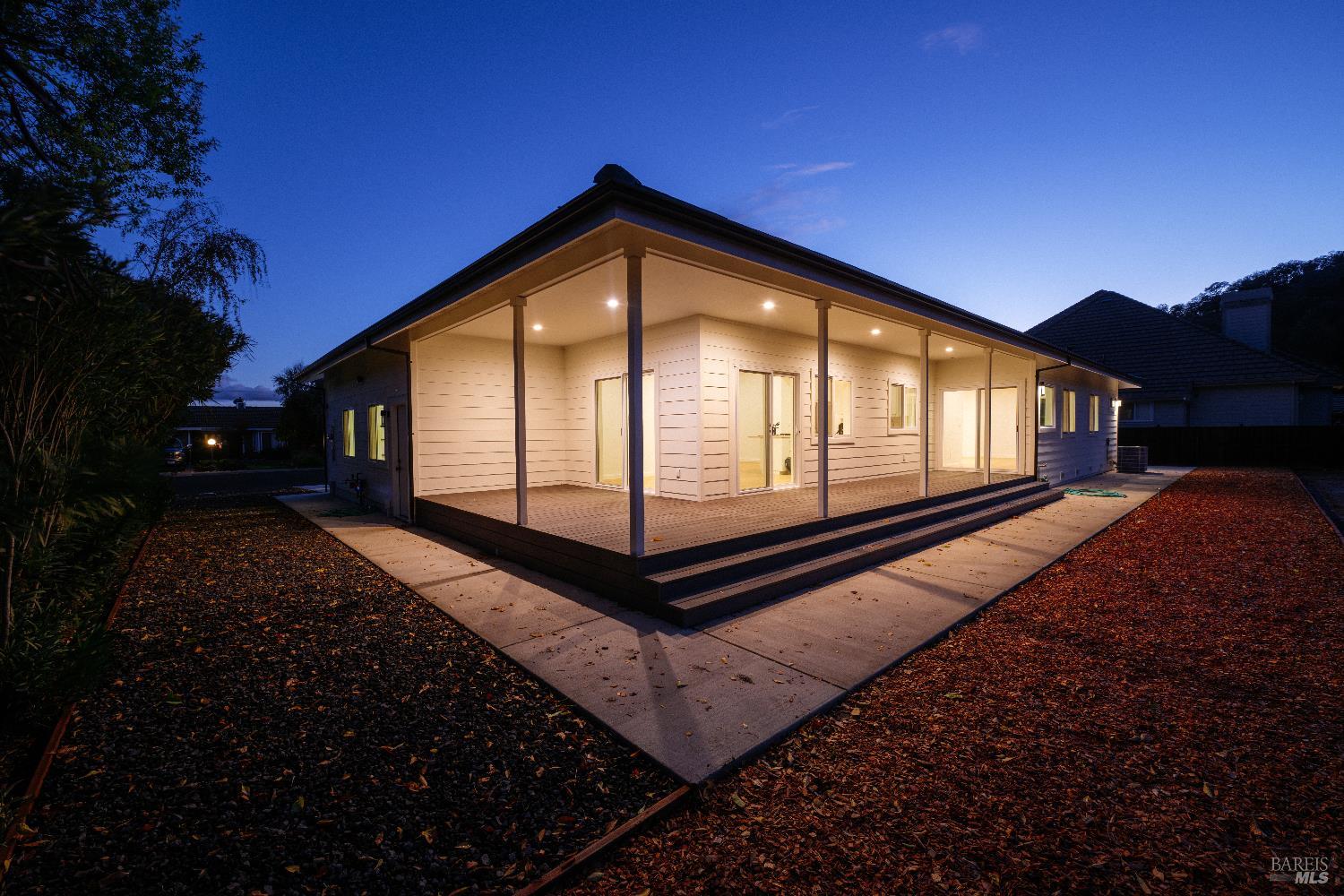 Detail Gallery Image 12 of 56 For 8388 Paradise Lagoon Dr, Lucerne,  CA 95458 - 3 Beds | 3 Baths