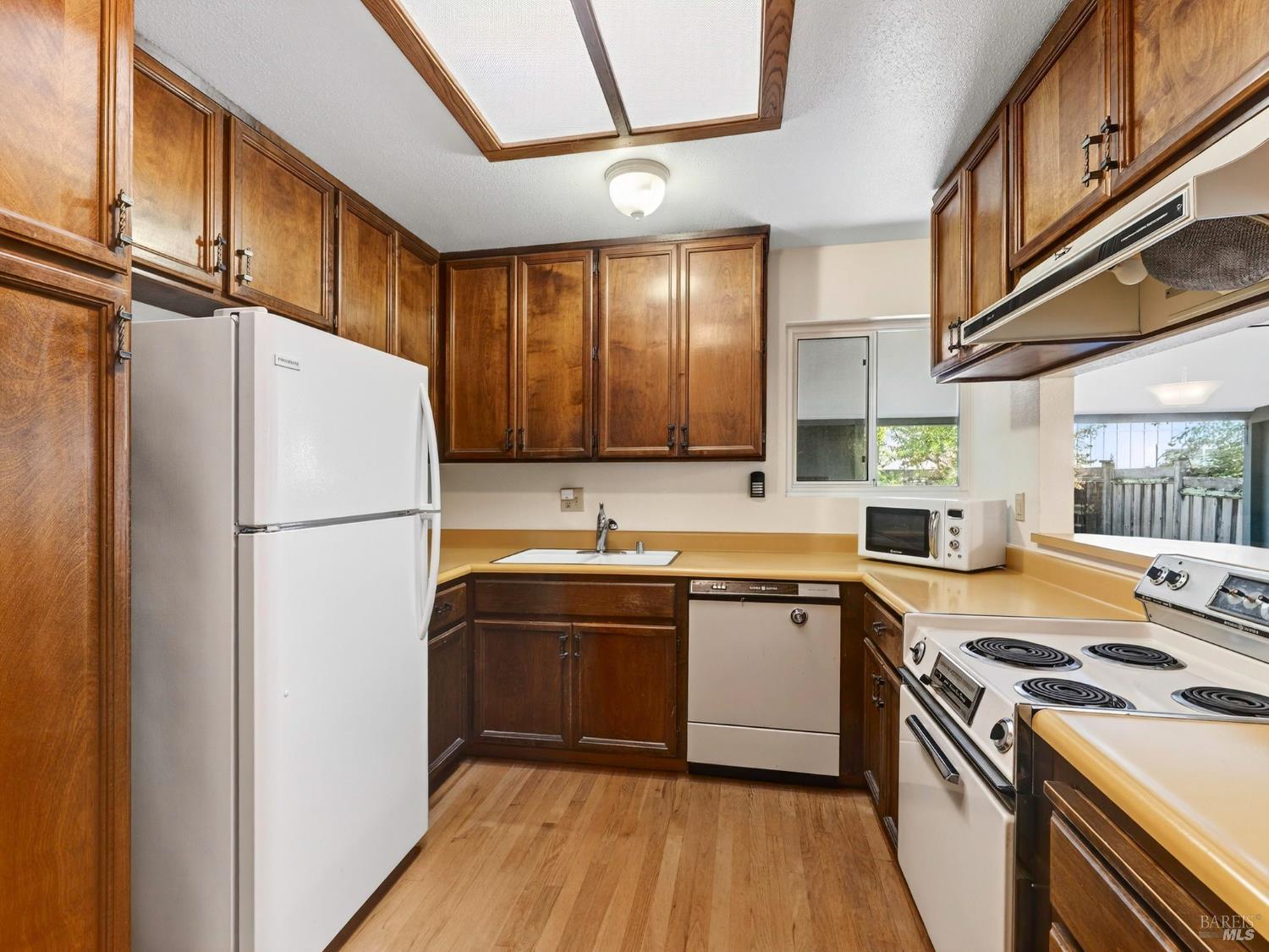 Detail Gallery Image 25 of 58 For 330 Orchard St, Healdsburg,  CA 95448 - 2 Beds | 2 Baths