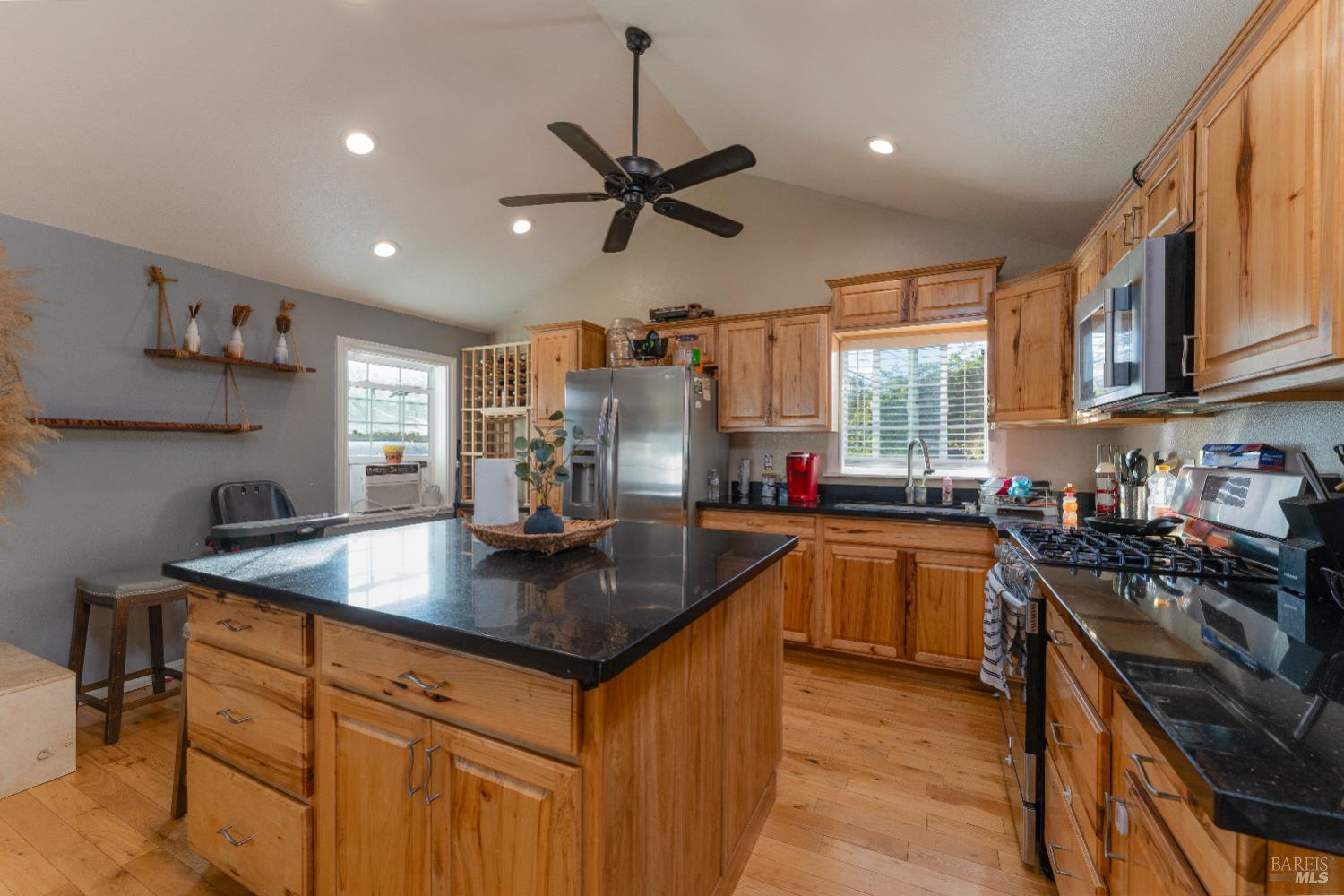 Detail Gallery Image 4 of 44 For 2580 Center Valley Rd, Willits,  CA 95490 - 3 Beds | 2 Baths