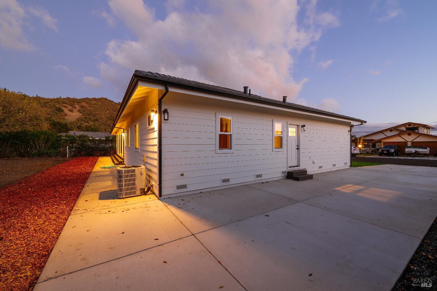 Detail Gallery Image 16 of 56 For 8388 Paradise Lagoon Dr, Lucerne,  CA 95458 - 3 Beds | 3 Baths