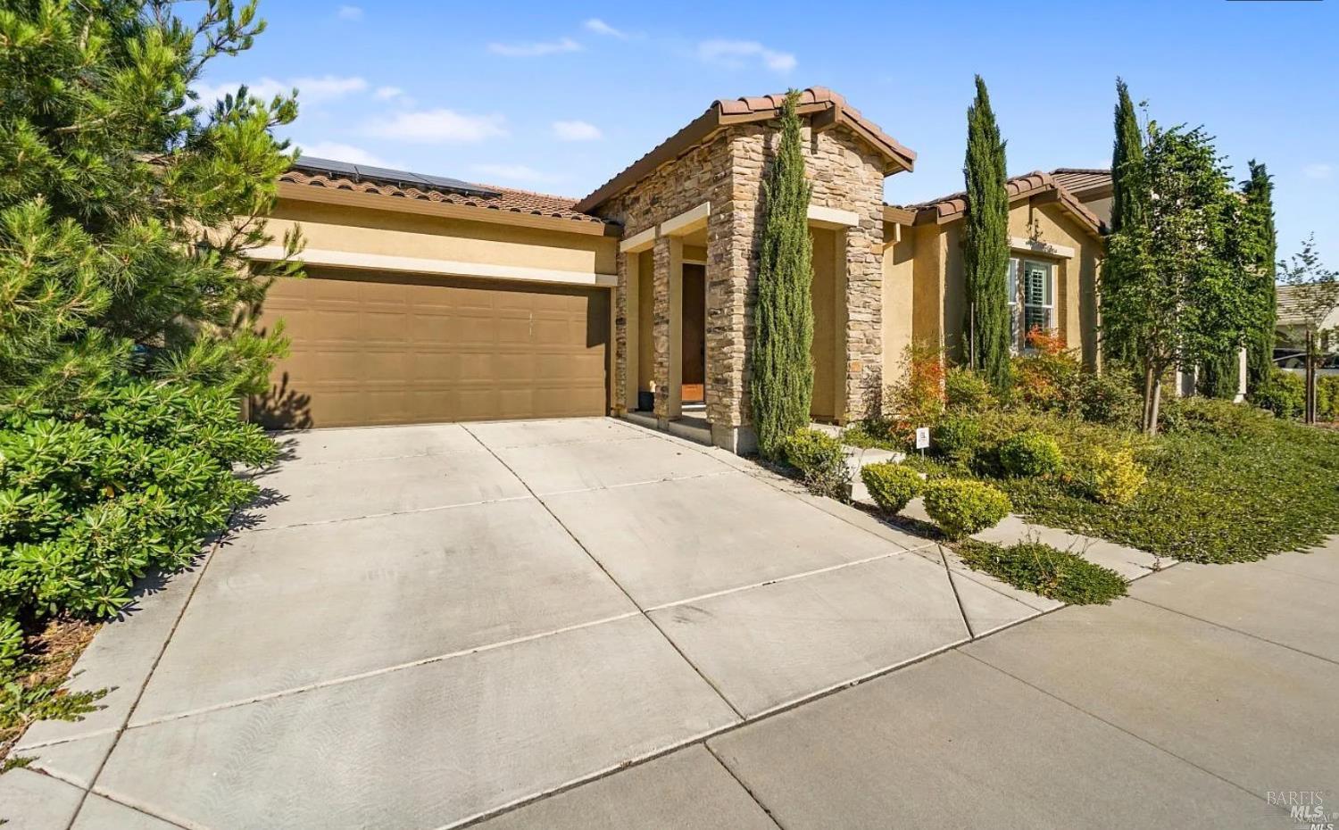 Detail Gallery Image 2 of 25 For 130 Clematis St, Vacaville,  CA 95687 - 3 Beds | 2 Baths