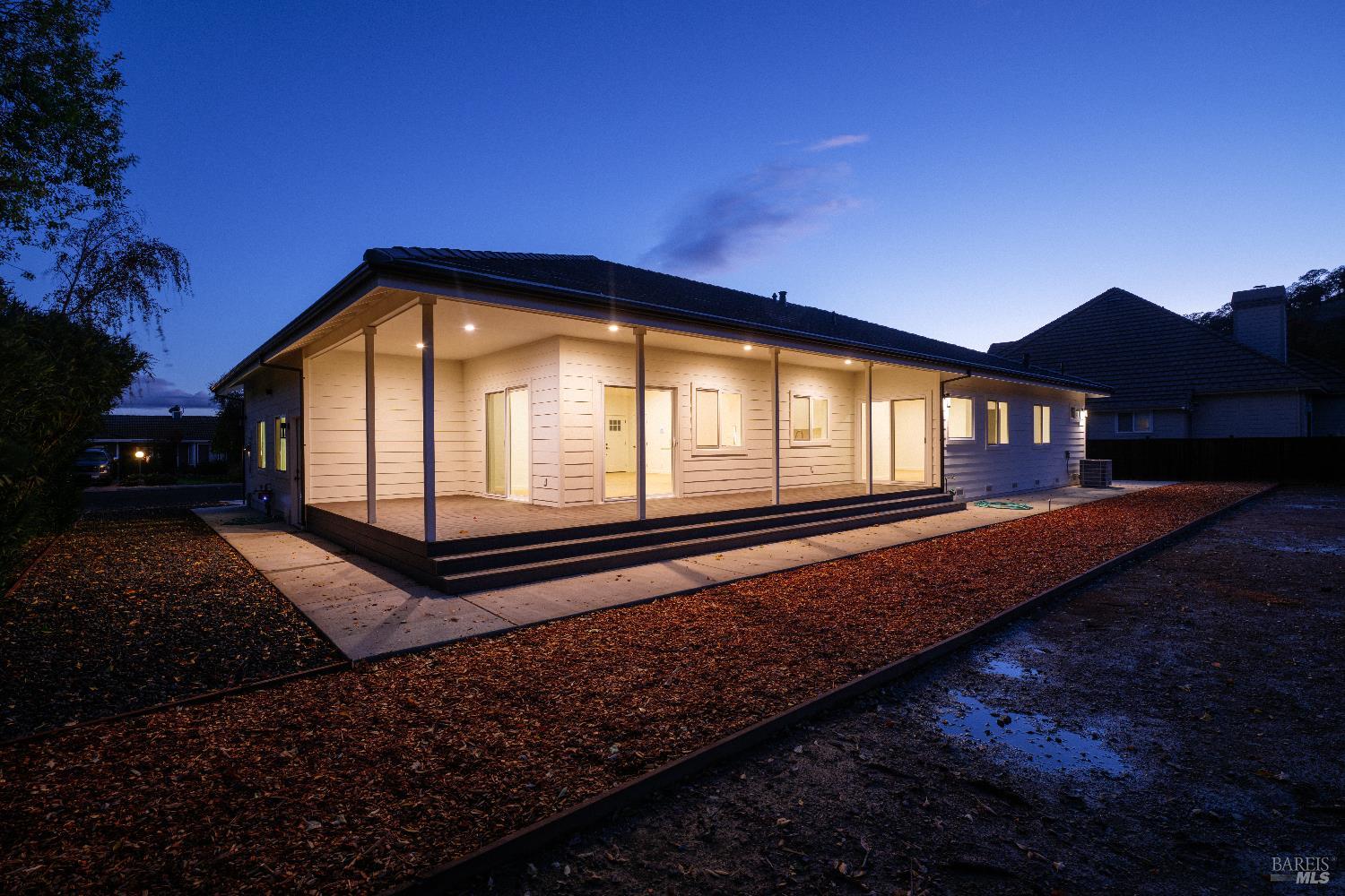 Detail Gallery Image 13 of 56 For 8388 Paradise Lagoon Dr, Lucerne,  CA 95458 - 3 Beds | 3 Baths