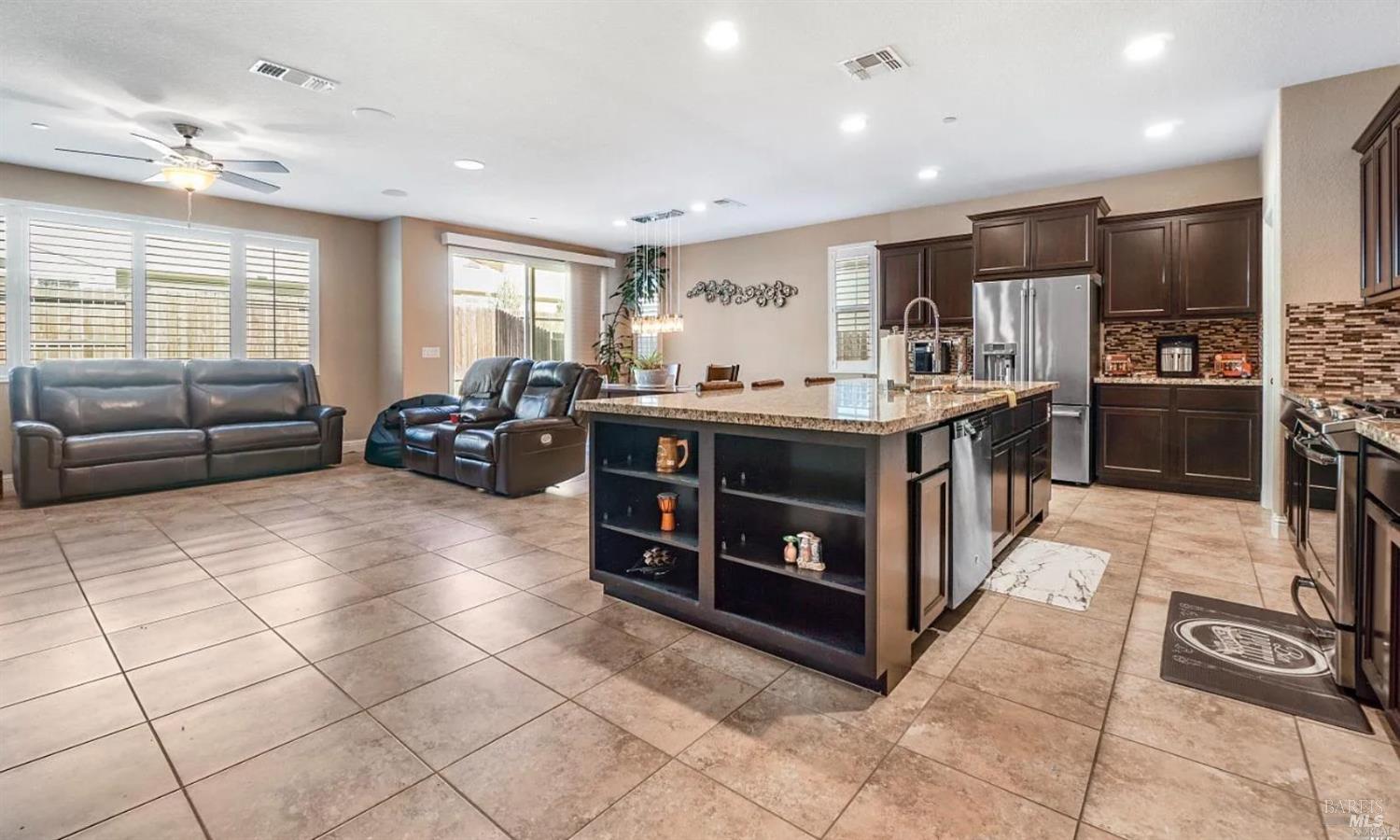 Detail Gallery Image 7 of 25 For 130 Clematis St, Vacaville,  CA 95687 - 3 Beds | 2 Baths