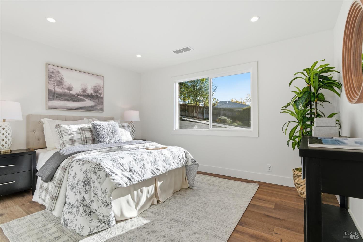 Detail Gallery Image 10 of 25 For 4 George Ter, Petaluma,  CA 94952 - 2 Beds | 1/1 Baths