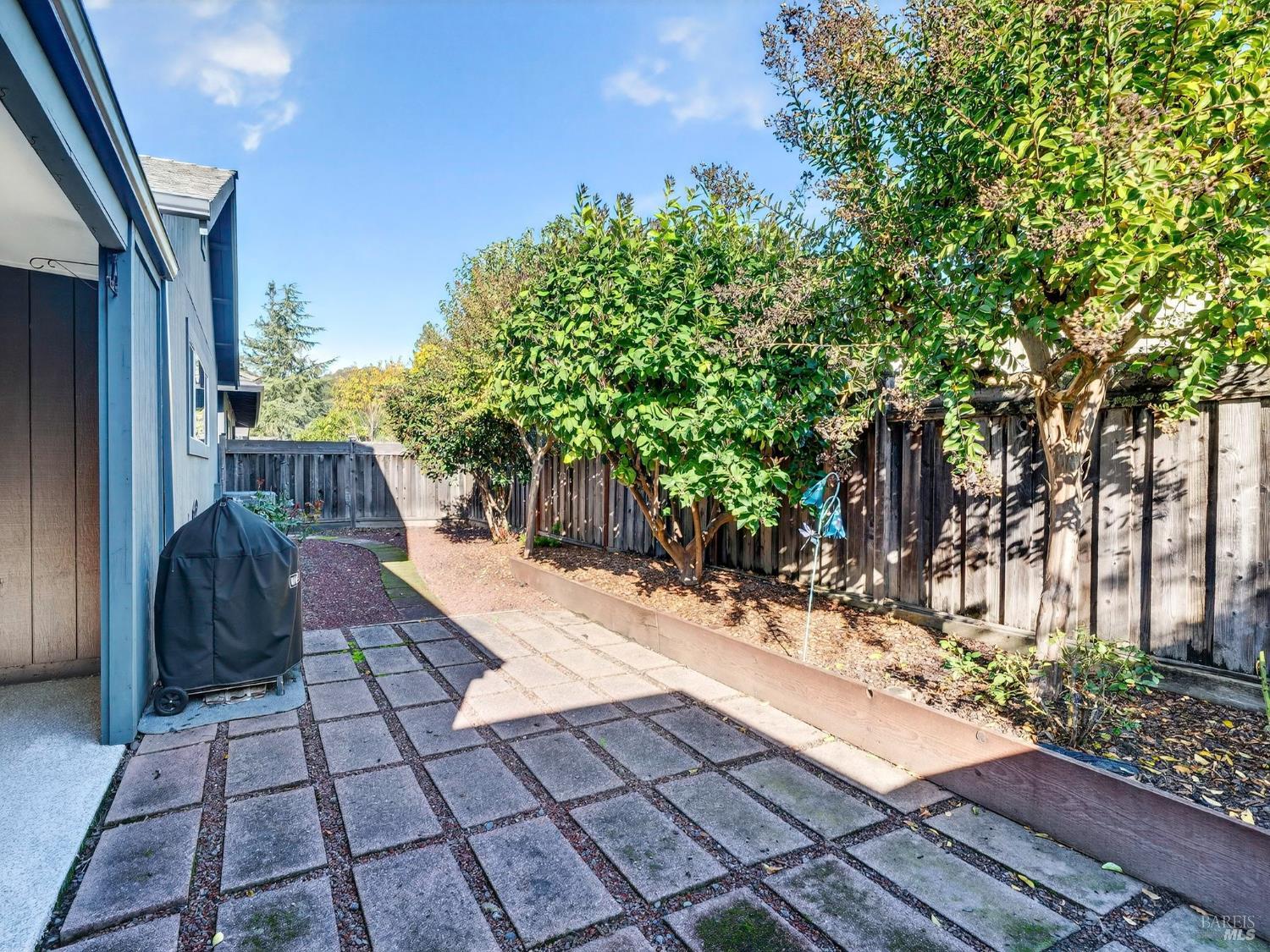 Detail Gallery Image 22 of 58 For 330 Orchard St, Healdsburg,  CA 95448 - 2 Beds | 2 Baths