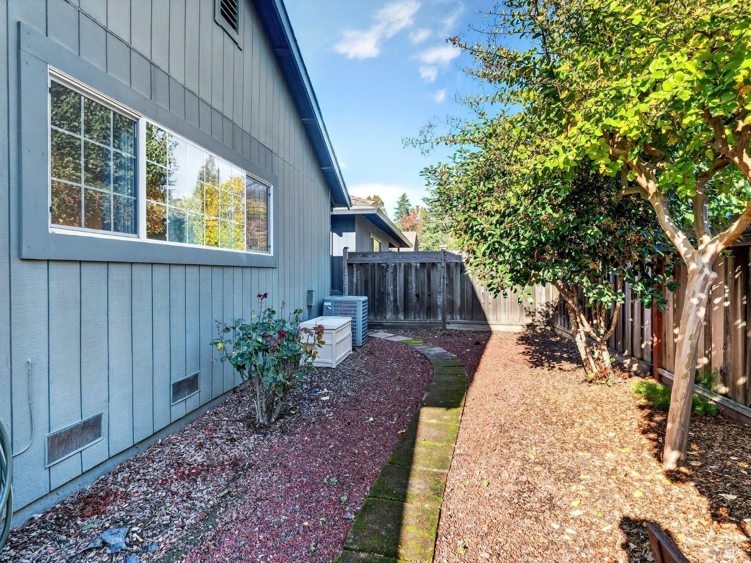 Detail Gallery Image 23 of 58 For 330 Orchard St, Healdsburg,  CA 95448 - 2 Beds | 2 Baths