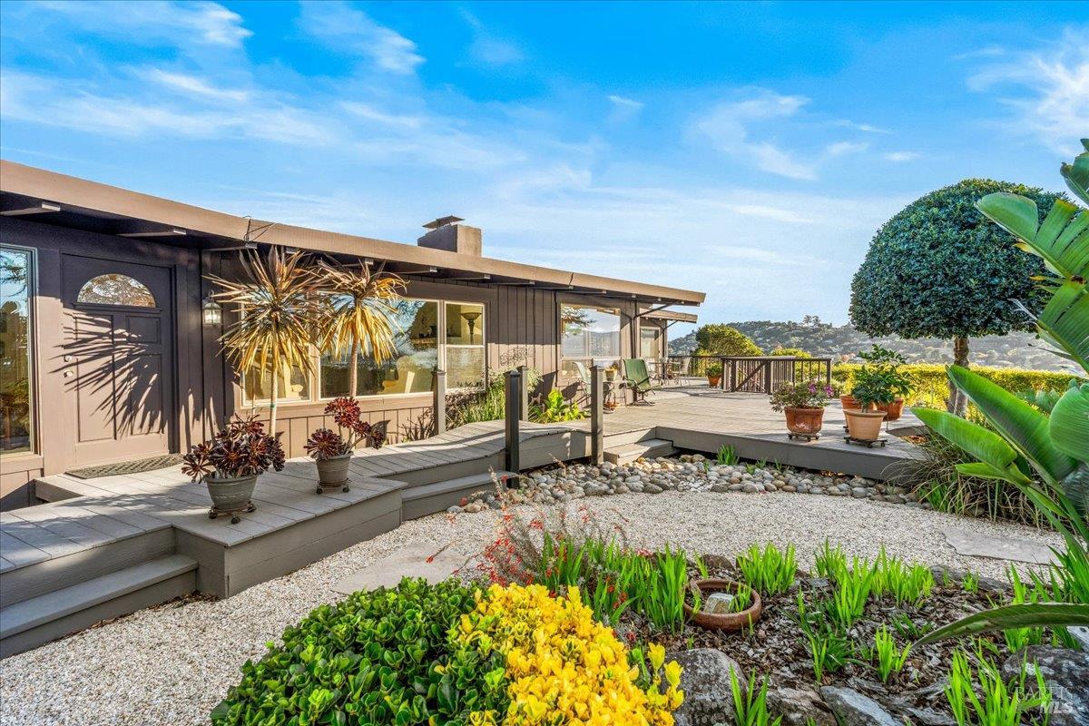 Detail Gallery Image 16 of 36 For 945 Owlswood Ln, Tiburon,  CA 94920 - 4 Beds | 3 Baths