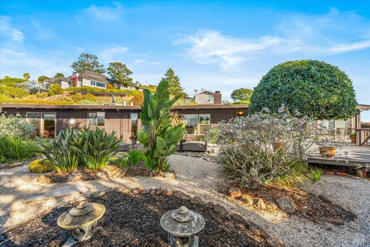 Detail Gallery Image 18 of 36 For 945 Owlswood Ln, Tiburon,  CA 94920 - 4 Beds | 3 Baths