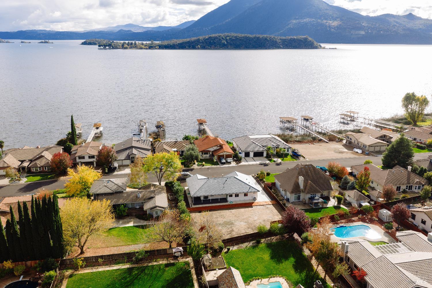 Detail Gallery Image 9 of 56 For 8388 Paradise Lagoon Dr, Lucerne,  CA 95458 - 3 Beds | 3 Baths