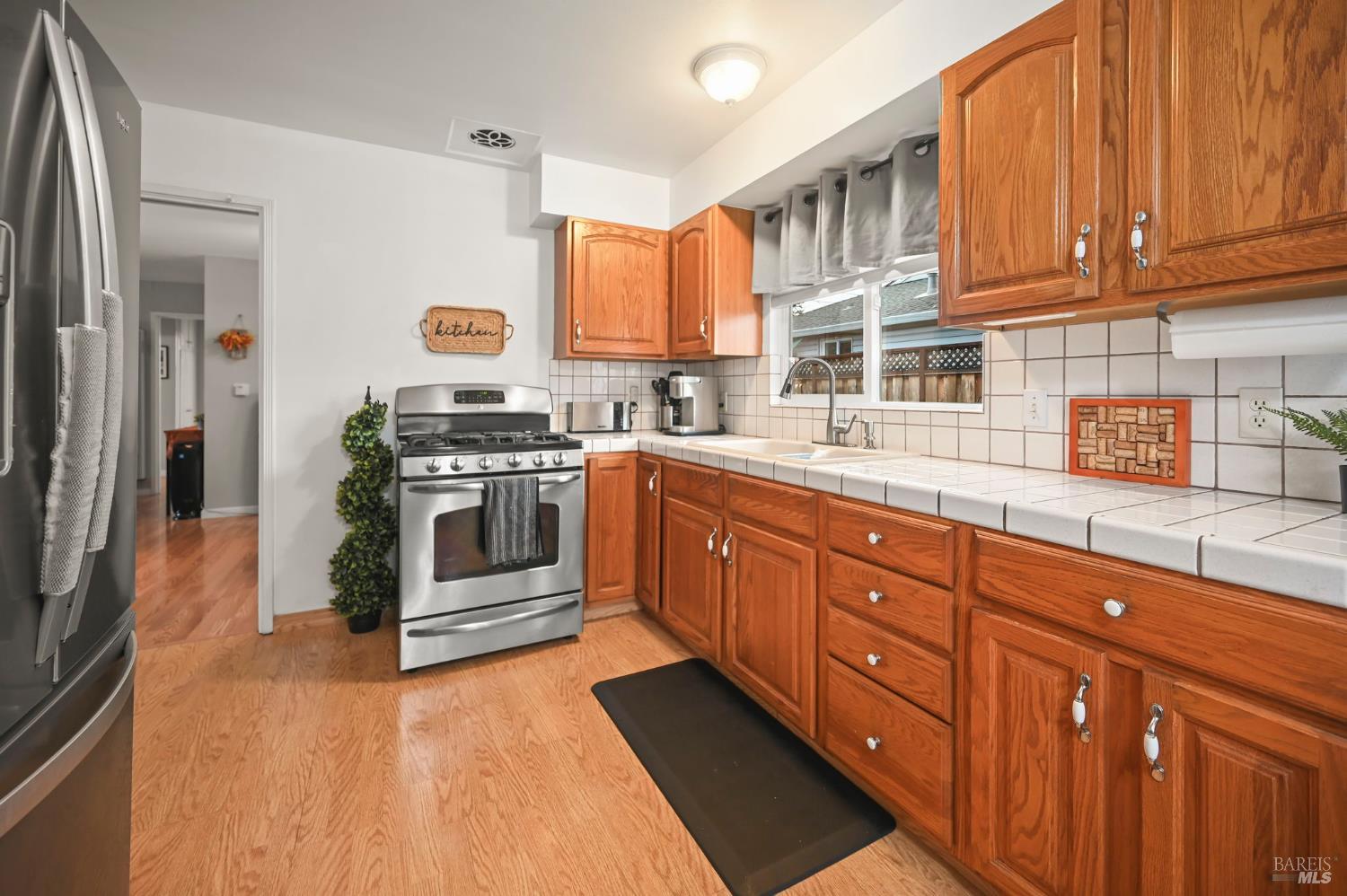 Detail Gallery Image 3 of 28 For 16004 via Granada Unkn, San Lorenzo,  CA 94580 - 3 Beds | 1 Baths