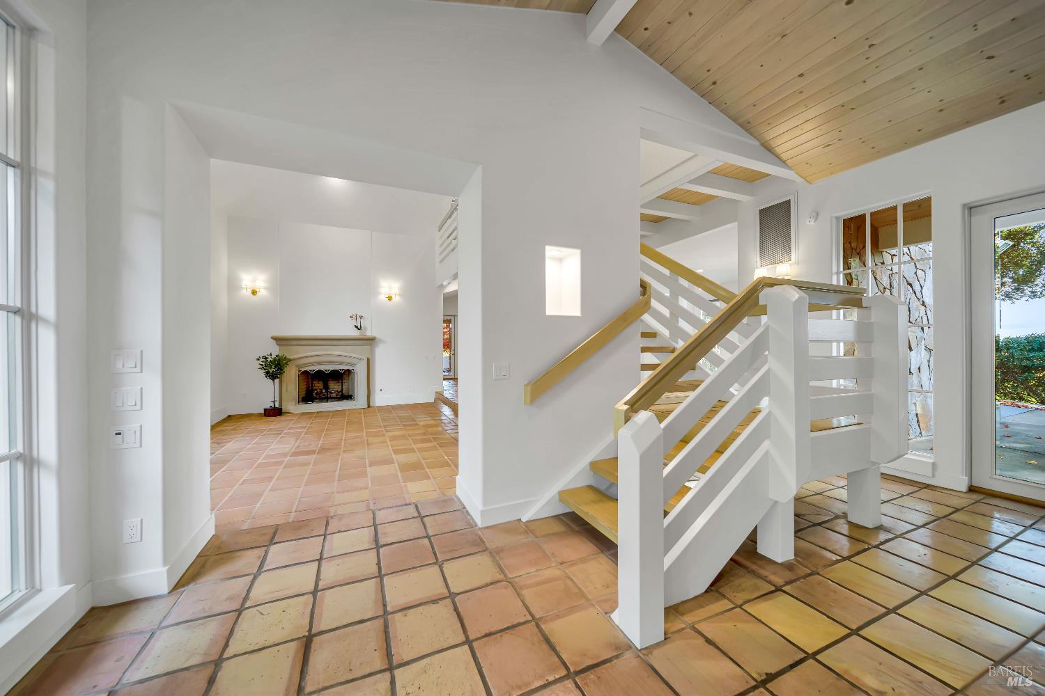 Detail Gallery Image 6 of 47 For 1041 Las Amigas Rd, Napa,  CA 94559 - 4 Beds | 3/2 Baths