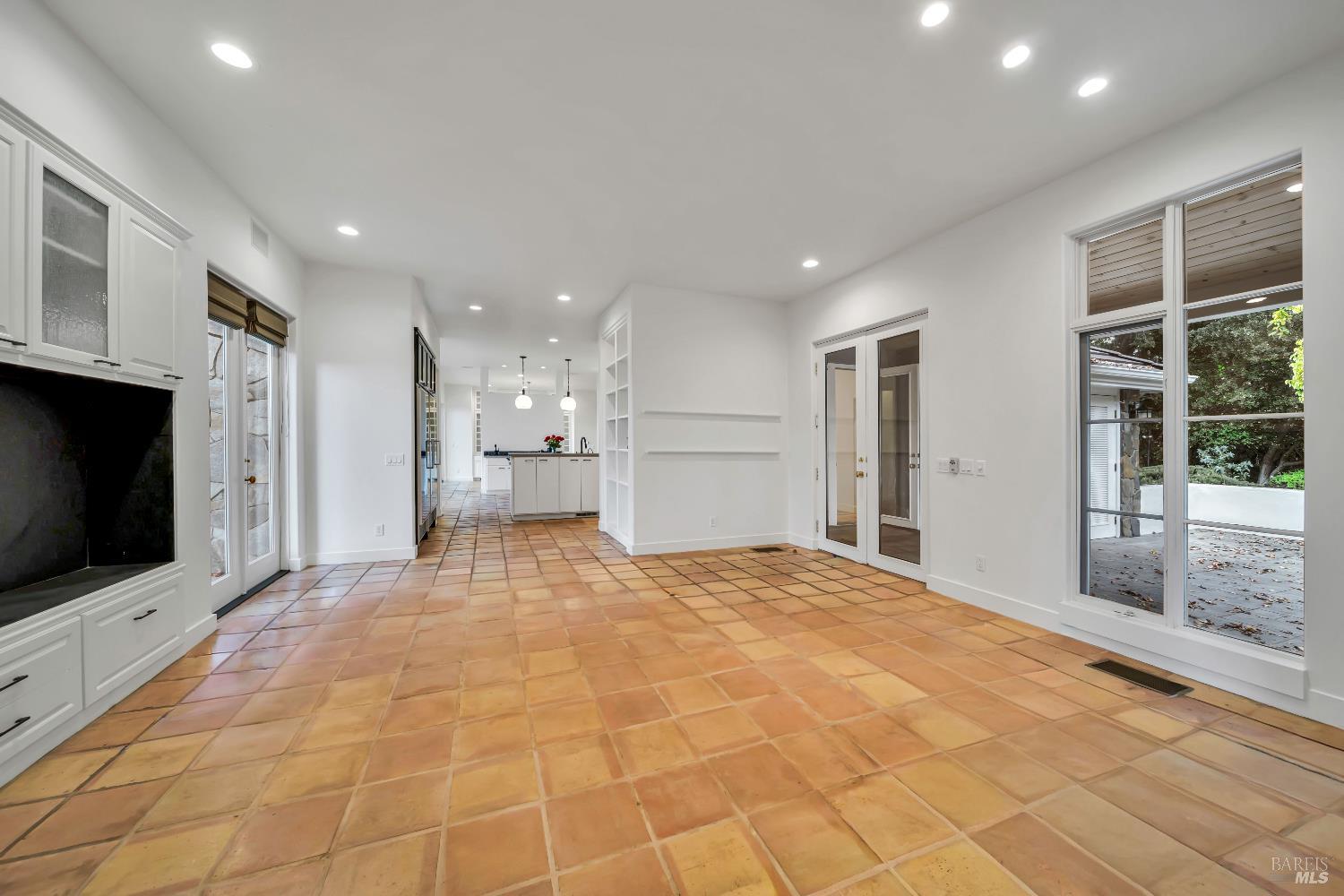 Detail Gallery Image 13 of 47 For 1041 Las Amigas Rd, Napa,  CA 94559 - 4 Beds | 3/2 Baths