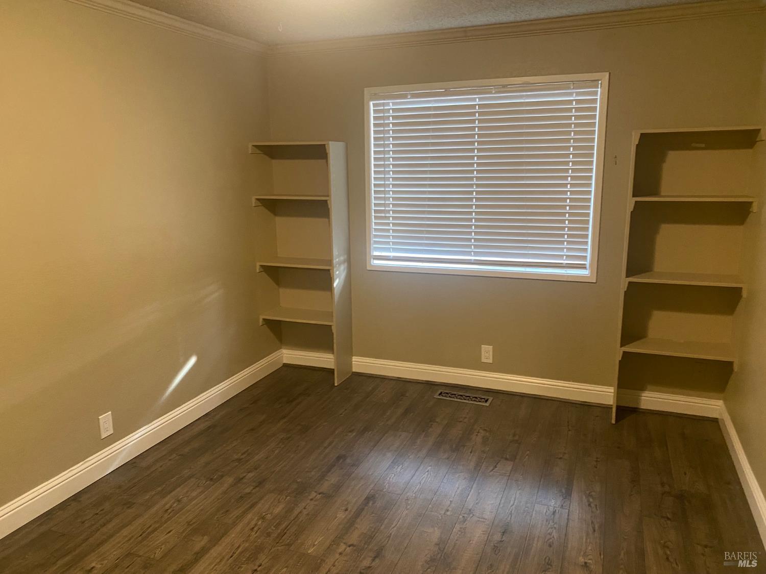 Detail Gallery Image 19 of 23 For 401 Donaldson Ct, Suisun City,  CA 94585 - 3 Beds | 2/1 Baths