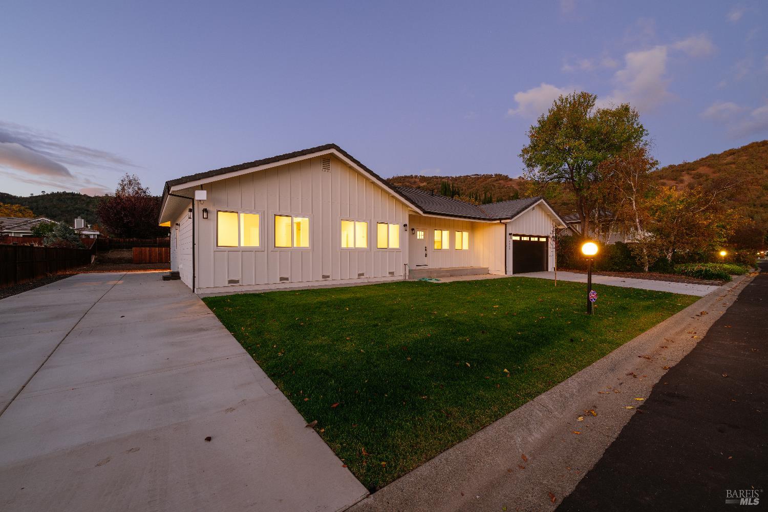 Detail Gallery Image 11 of 56 For 8388 Paradise Lagoon Dr, Lucerne,  CA 95458 - 3 Beds | 3 Baths