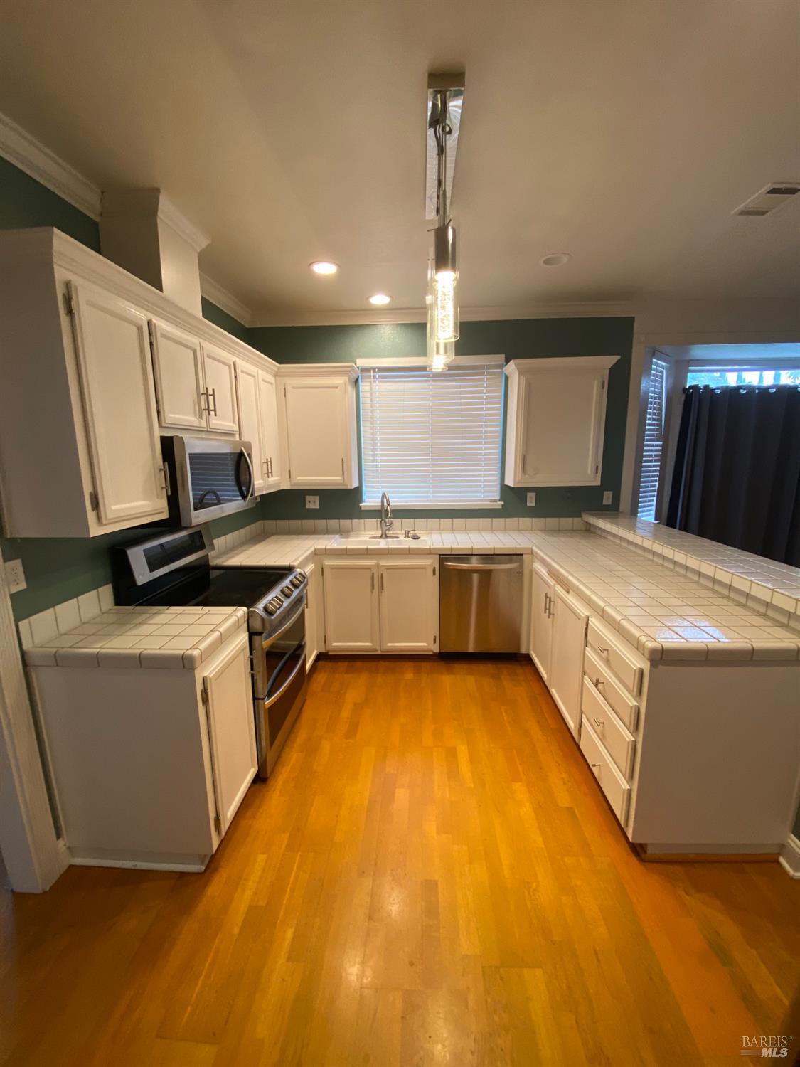 Detail Gallery Image 14 of 23 For 401 Donaldson Ct, Suisun City,  CA 94585 - 3 Beds | 2/1 Baths