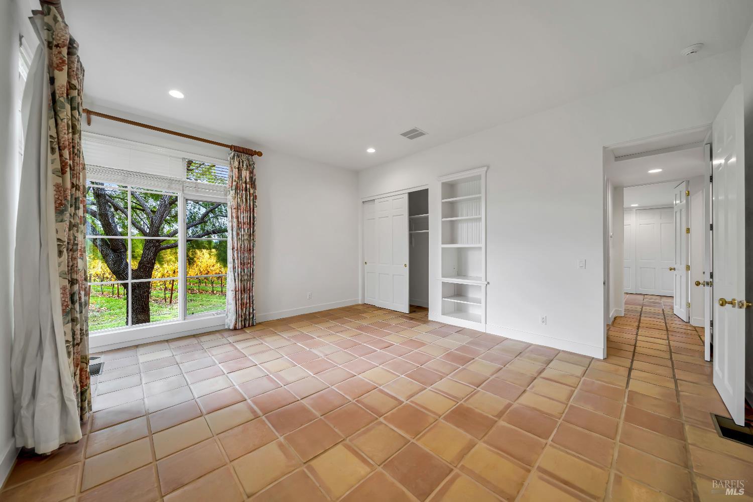 Detail Gallery Image 19 of 47 For 1041 Las Amigas Rd, Napa,  CA 94559 - 4 Beds | 3/2 Baths