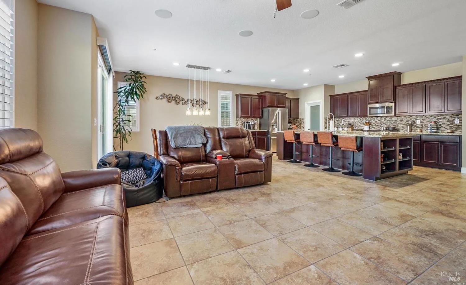 Detail Gallery Image 8 of 25 For 130 Clematis St, Vacaville,  CA 95687 - 3 Beds | 2 Baths