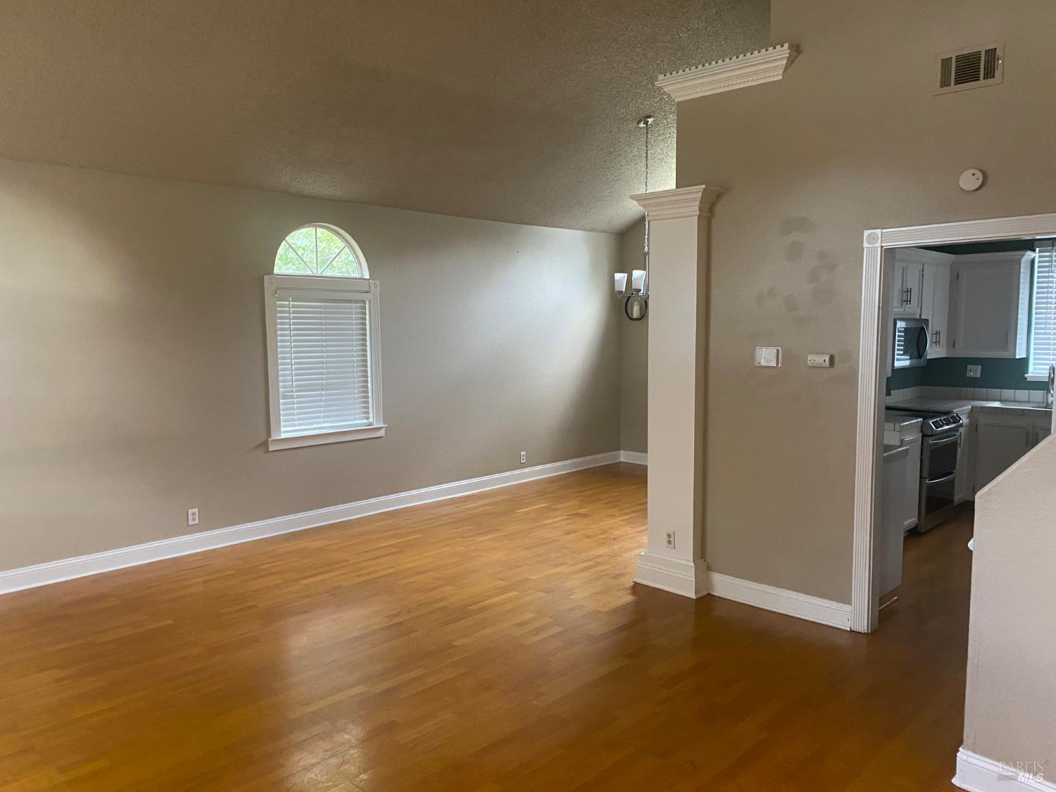 Detail Gallery Image 9 of 23 For 401 Donaldson Ct, Suisun City,  CA 94585 - 3 Beds | 2/1 Baths