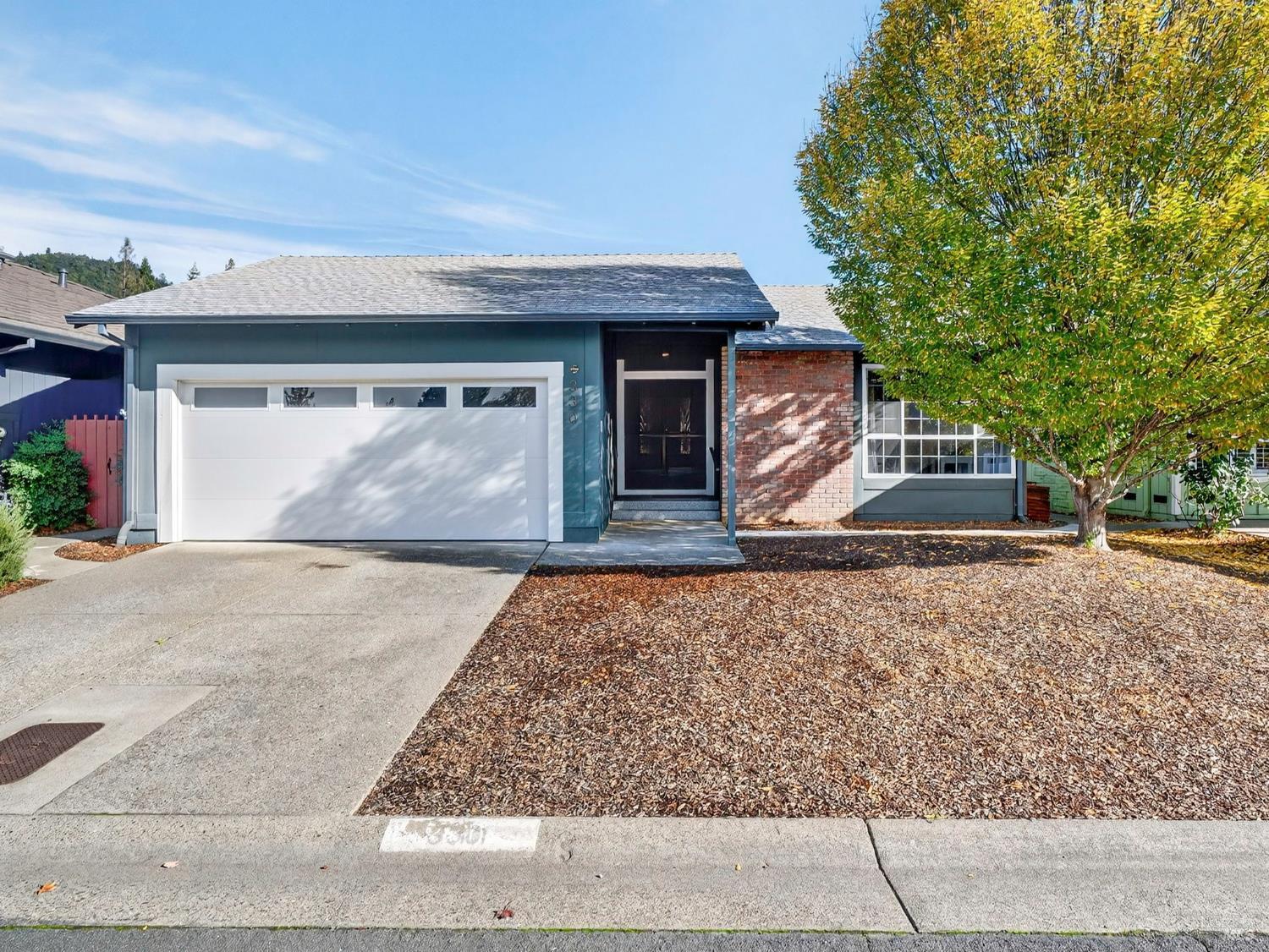 Detail Gallery Image 9 of 58 For 330 Orchard St, Healdsburg,  CA 95448 - 2 Beds | 2 Baths