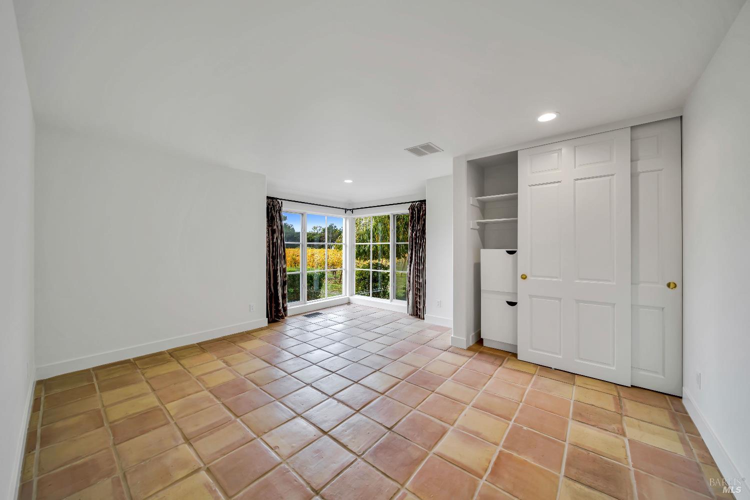 Detail Gallery Image 20 of 47 For 1041 Las Amigas Rd, Napa,  CA 94559 - 4 Beds | 3/2 Baths